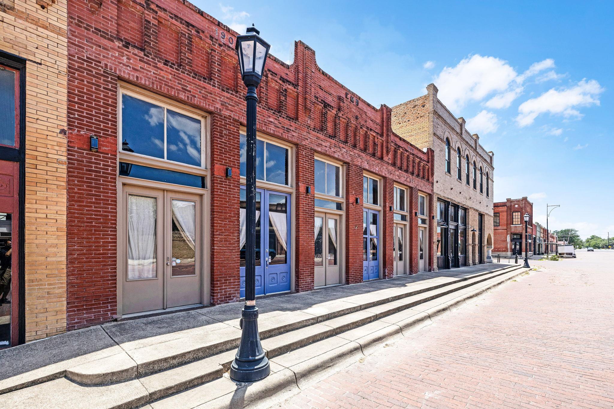 207 E Clark St, Bartlett, TX 76511