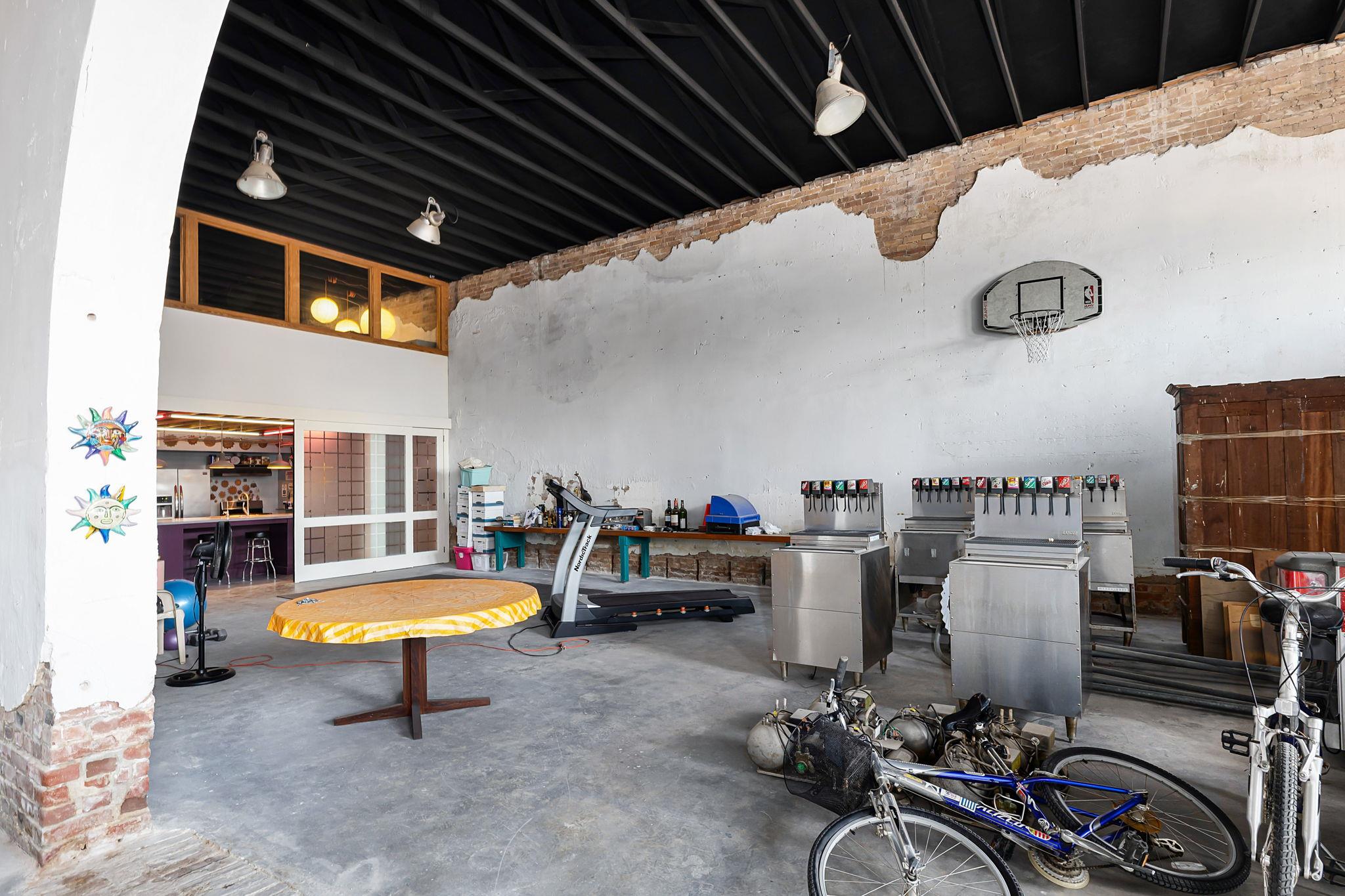 207 E Clark St, Bartlett, TX 76511