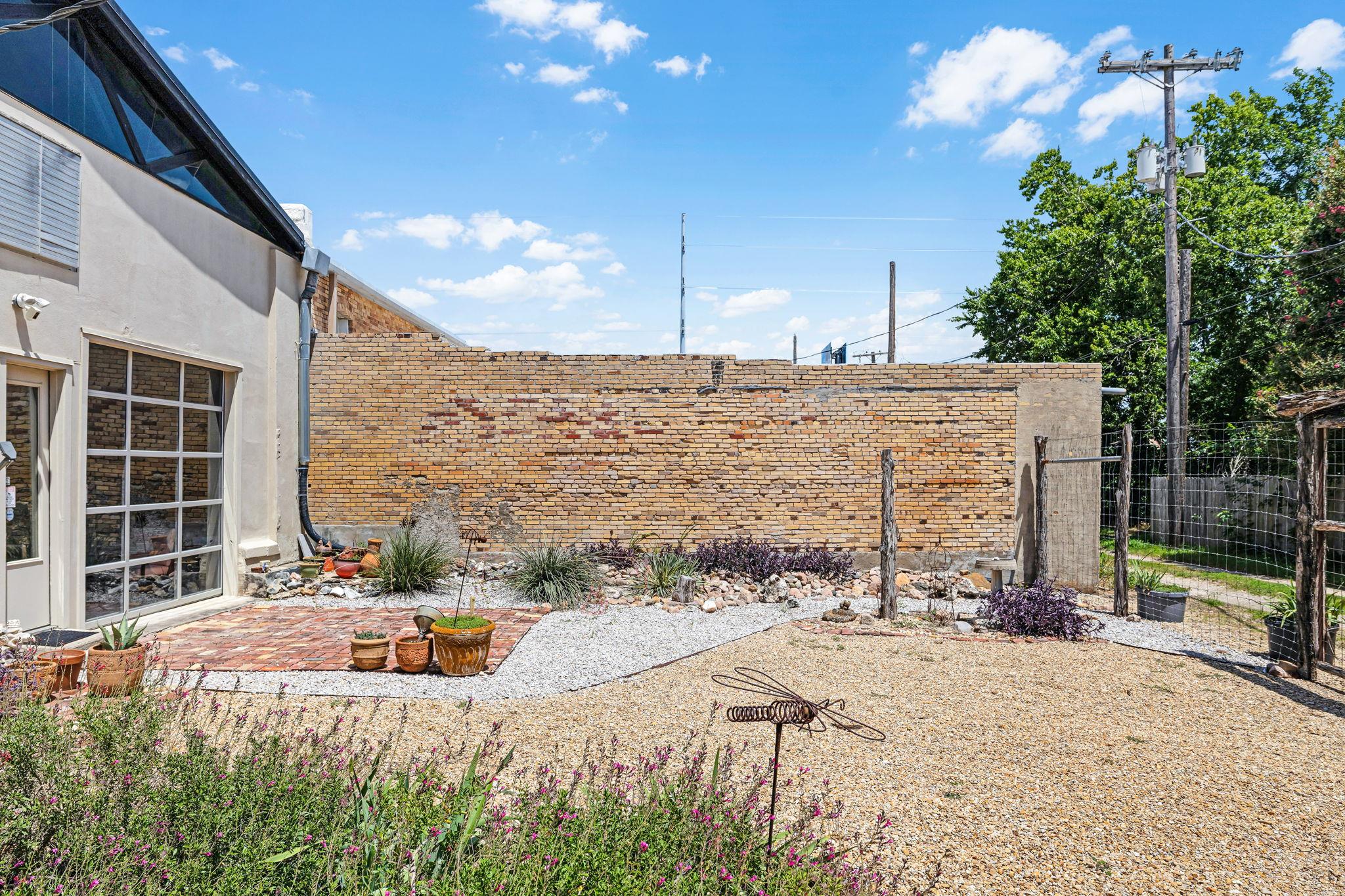 207 E Clark St, Bartlett, TX 76511