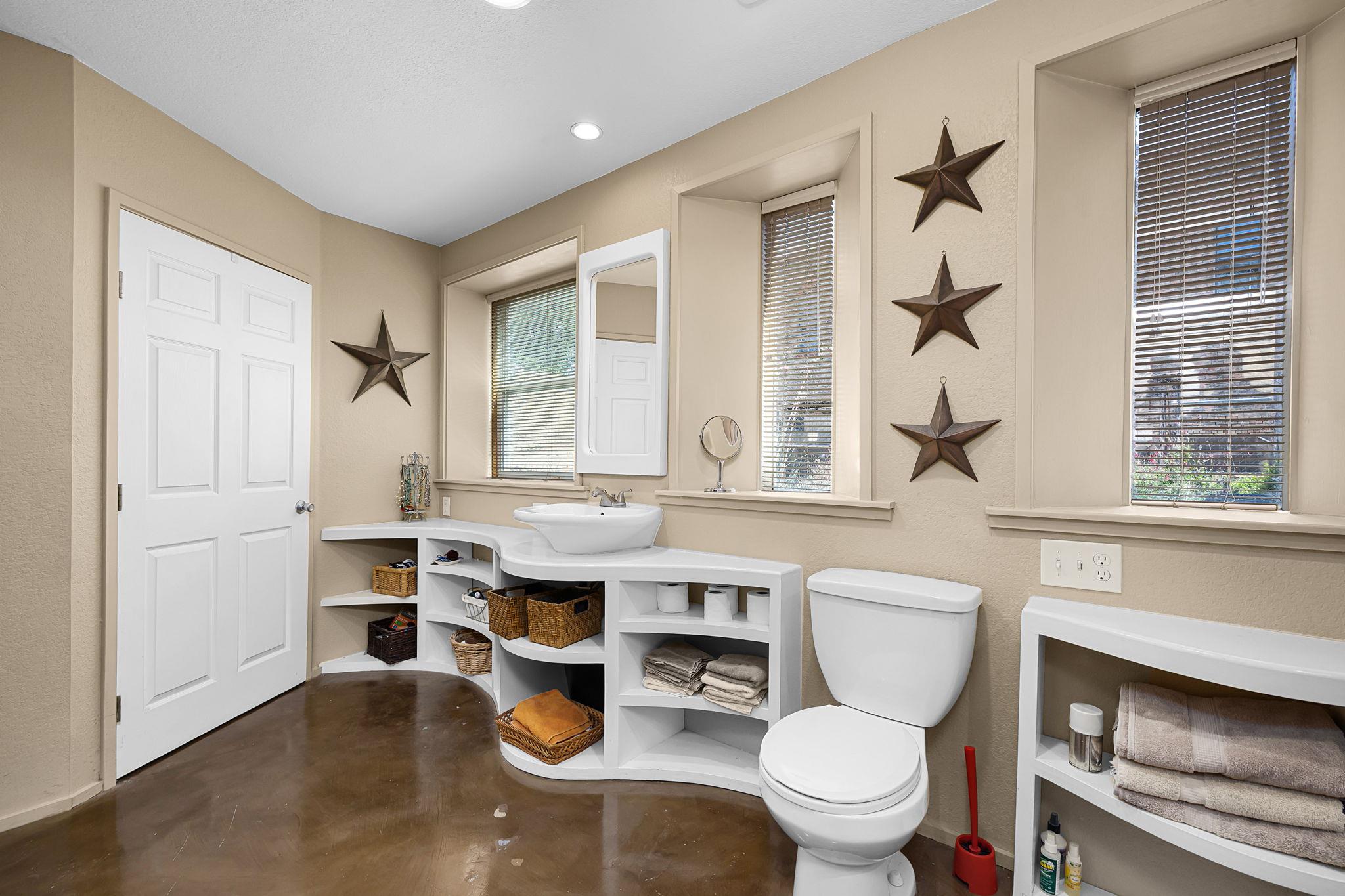 207 E Clark St, Bartlett, TX 76511