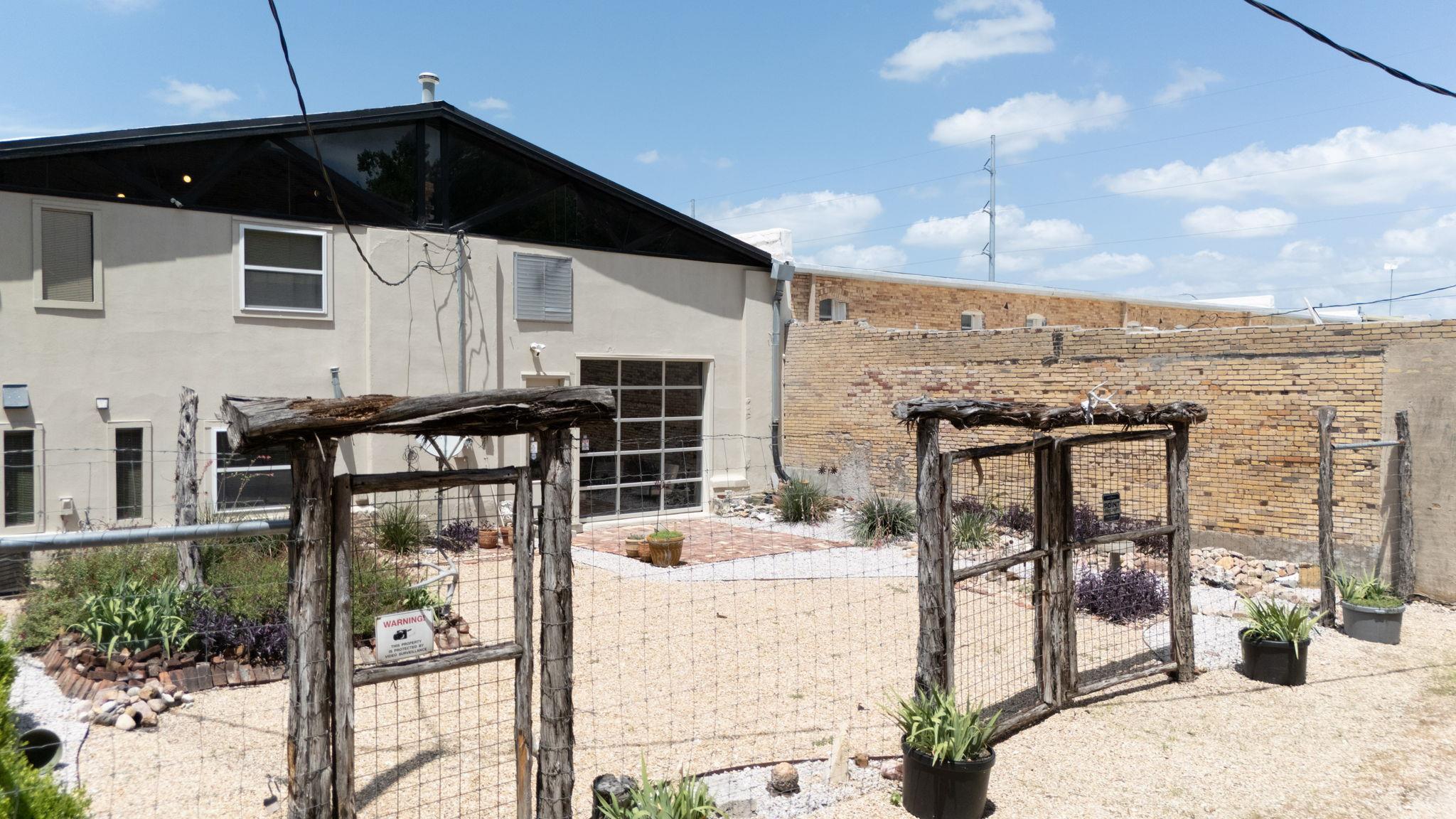 207 E Clark St, Bartlett, TX 76511