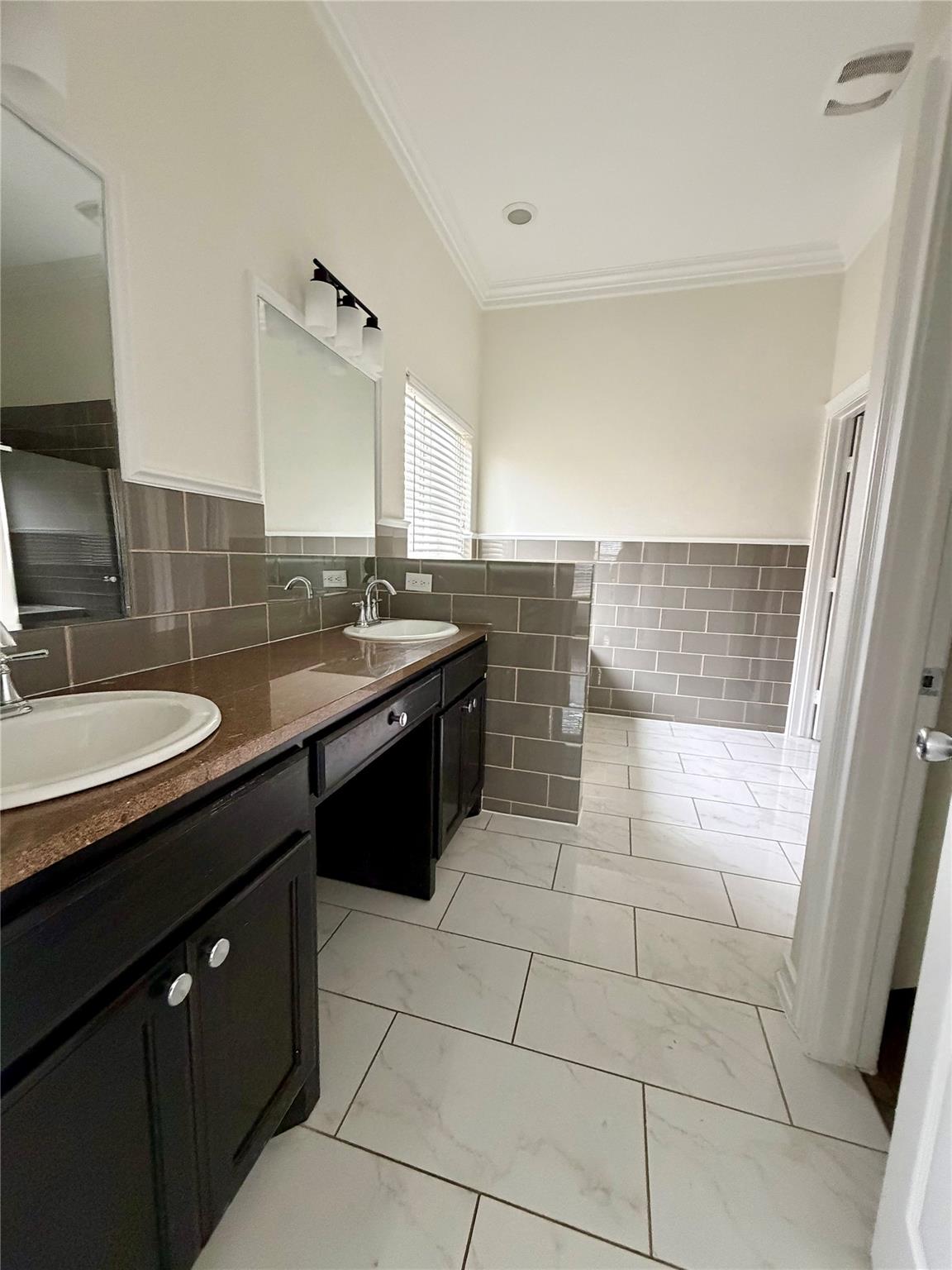 398 Mesa Dr # B, Del Valle, TX 78617