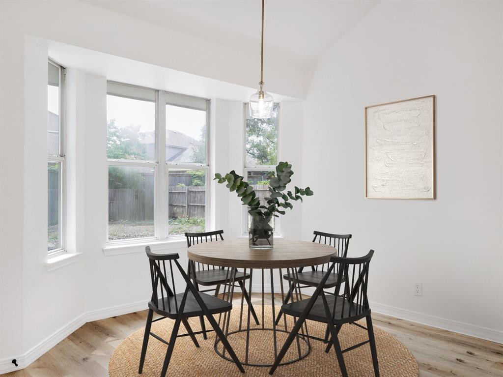 810 Honeysuckle Dr, Leander, TX 78641