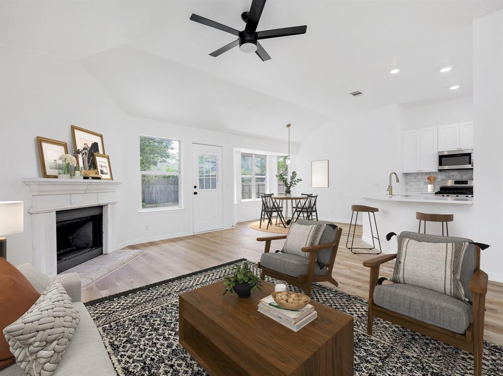 810 Honeysuckle Dr, Leander, TX 78641