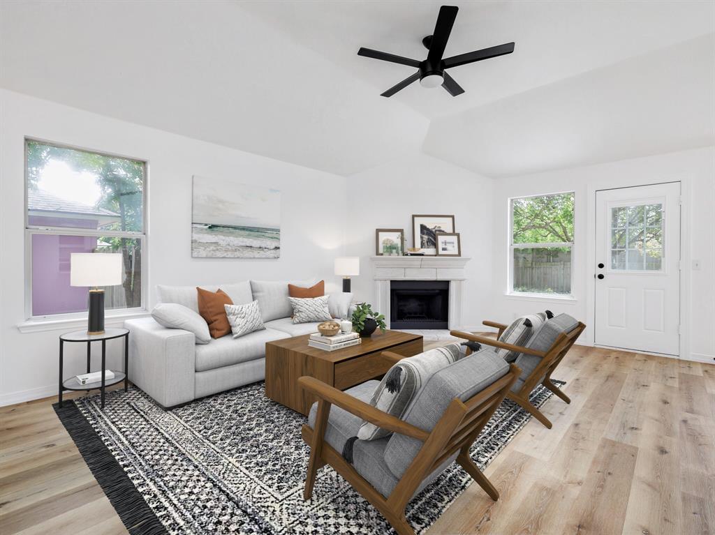 810 Honeysuckle Dr, Leander, TX 78641