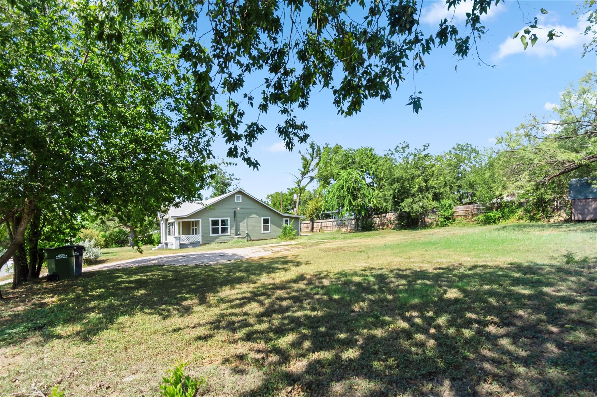 409 N Vandeveer St, Burnet, TX 78611