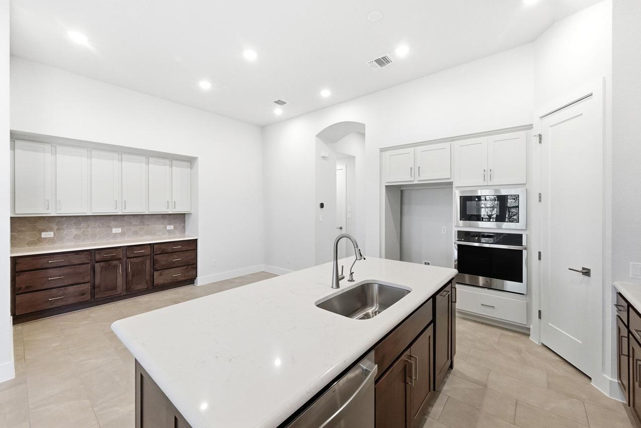 252 Basket Flower Loop, Kyle, TX 78640