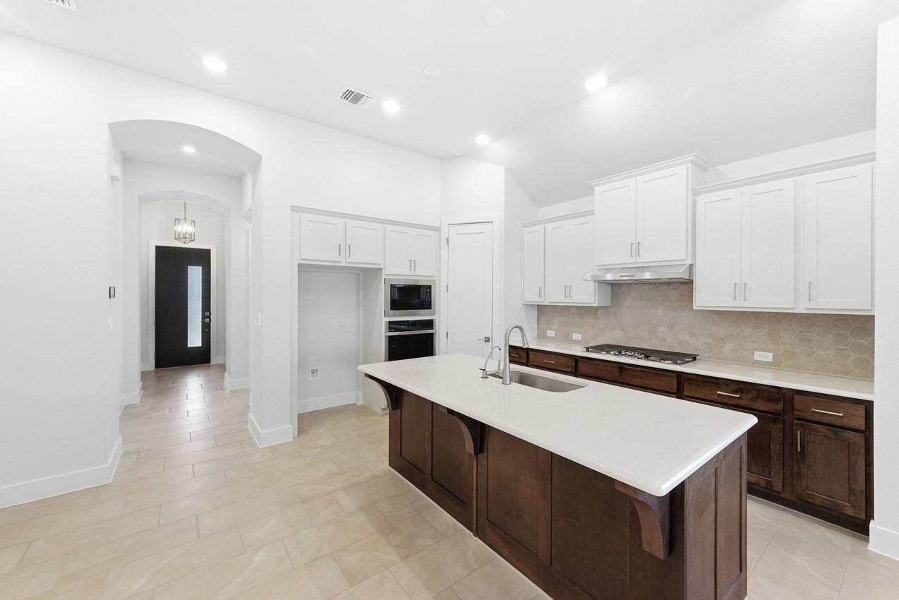 252 Basket Flower Loop, Kyle, TX 78640