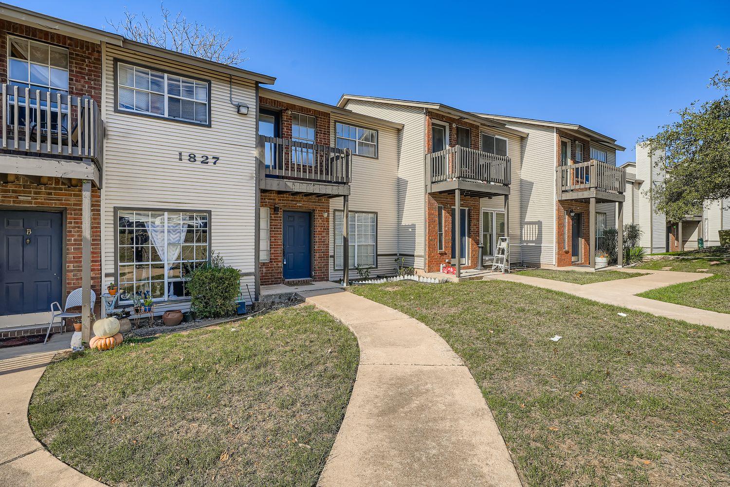 1827 River Crossing Cir # C, Austin, TX 78741