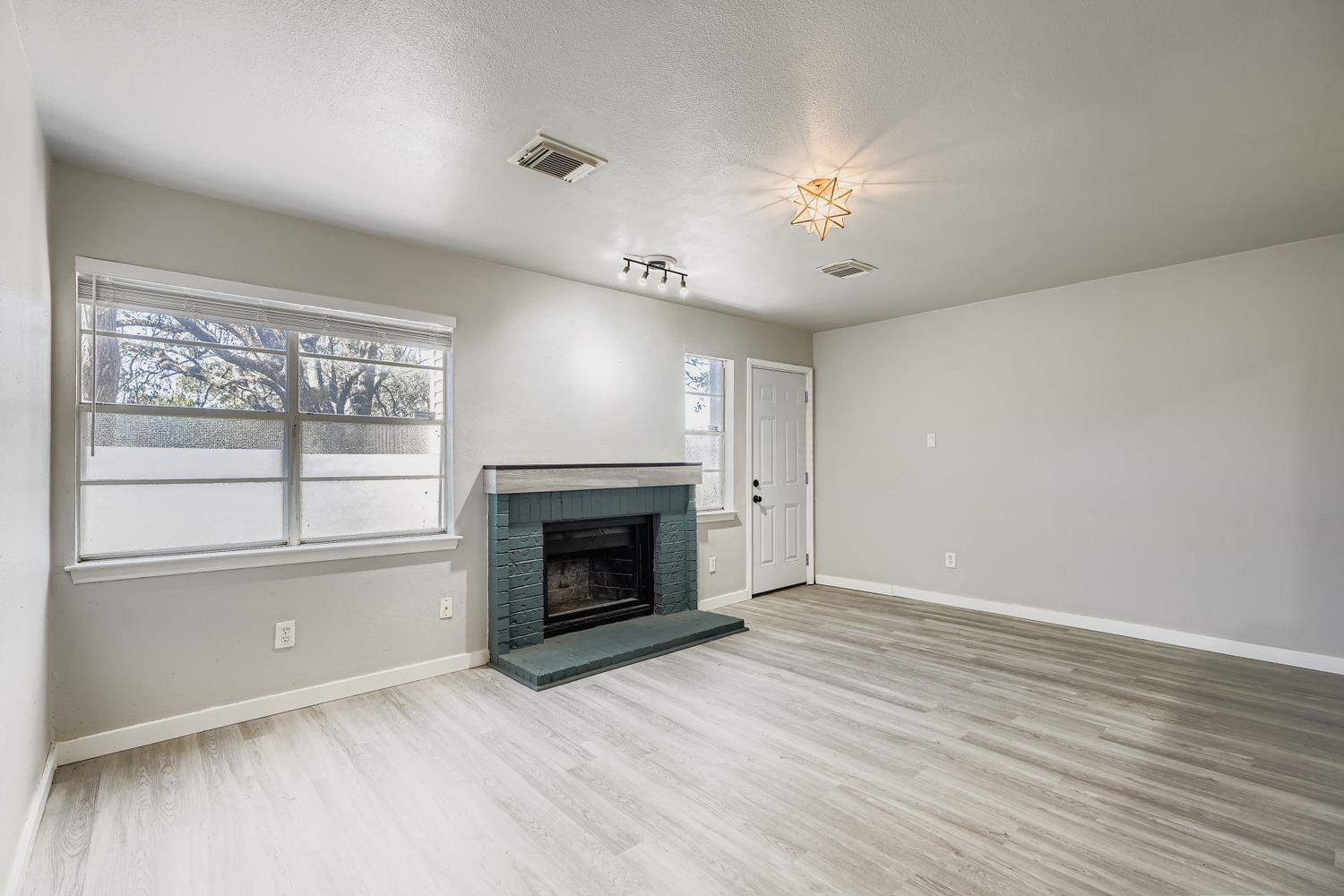 1827 River Crossing Cir # C, Austin, TX 78741