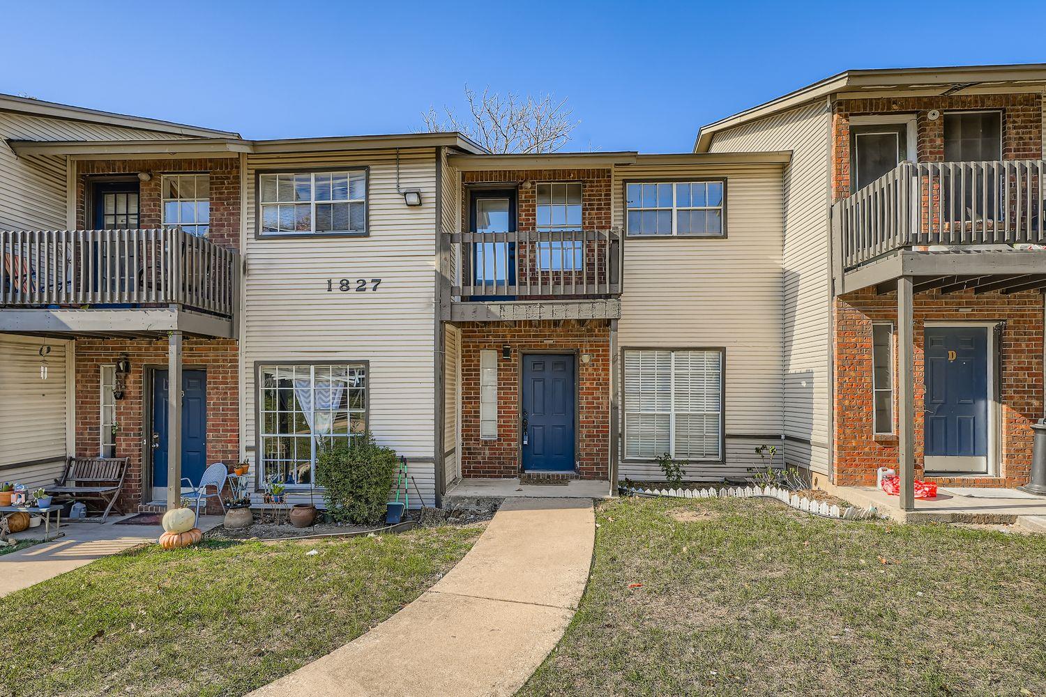 1827 River Crossing Cir # C, Austin, TX 78741