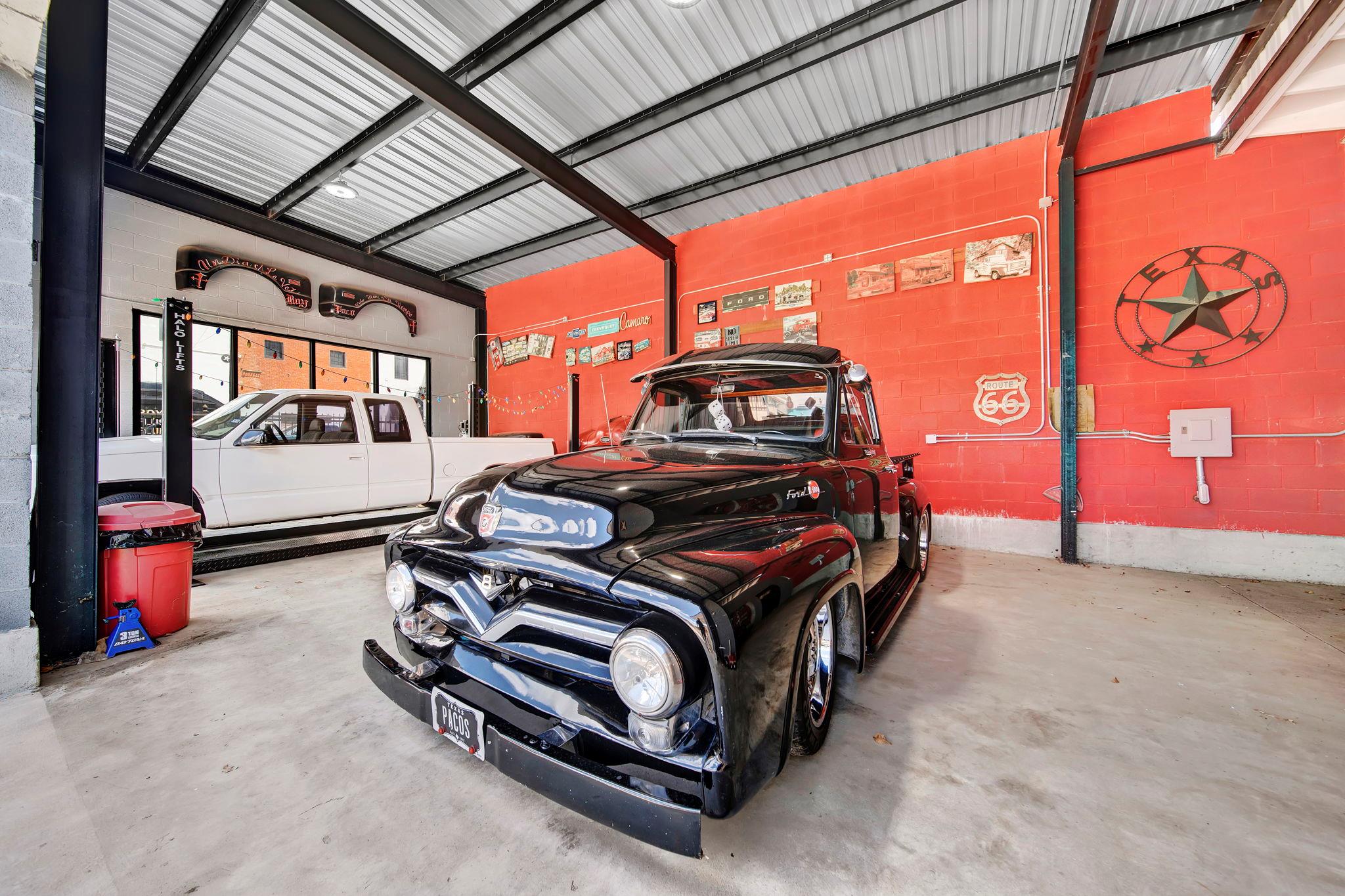 301 S Market St, Brenham, TX 77833