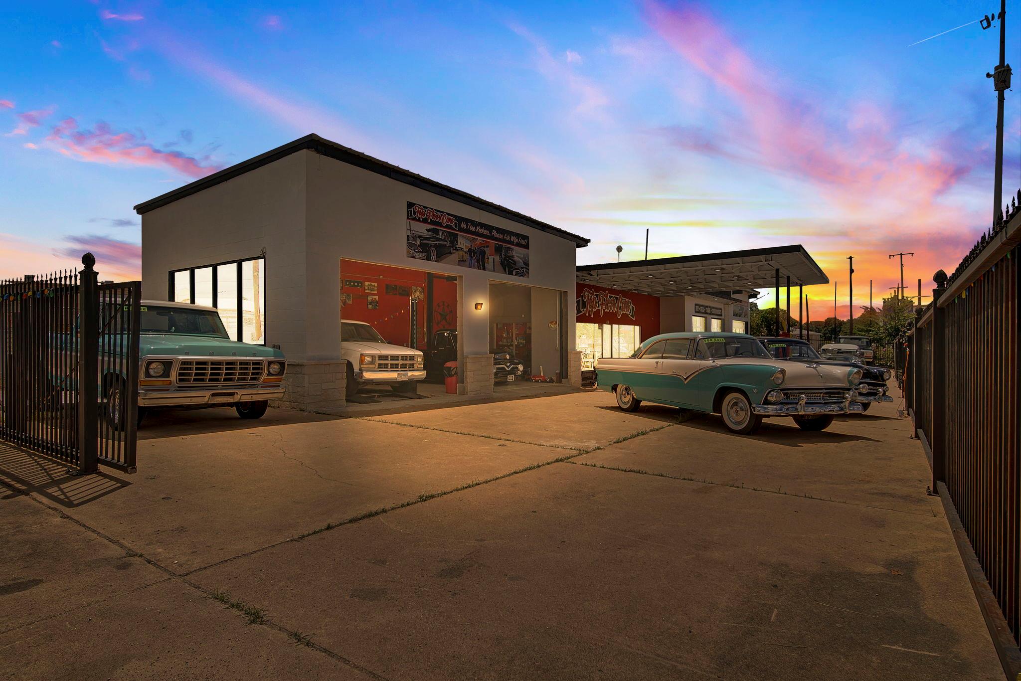 301 S Market St, Brenham, TX 77833