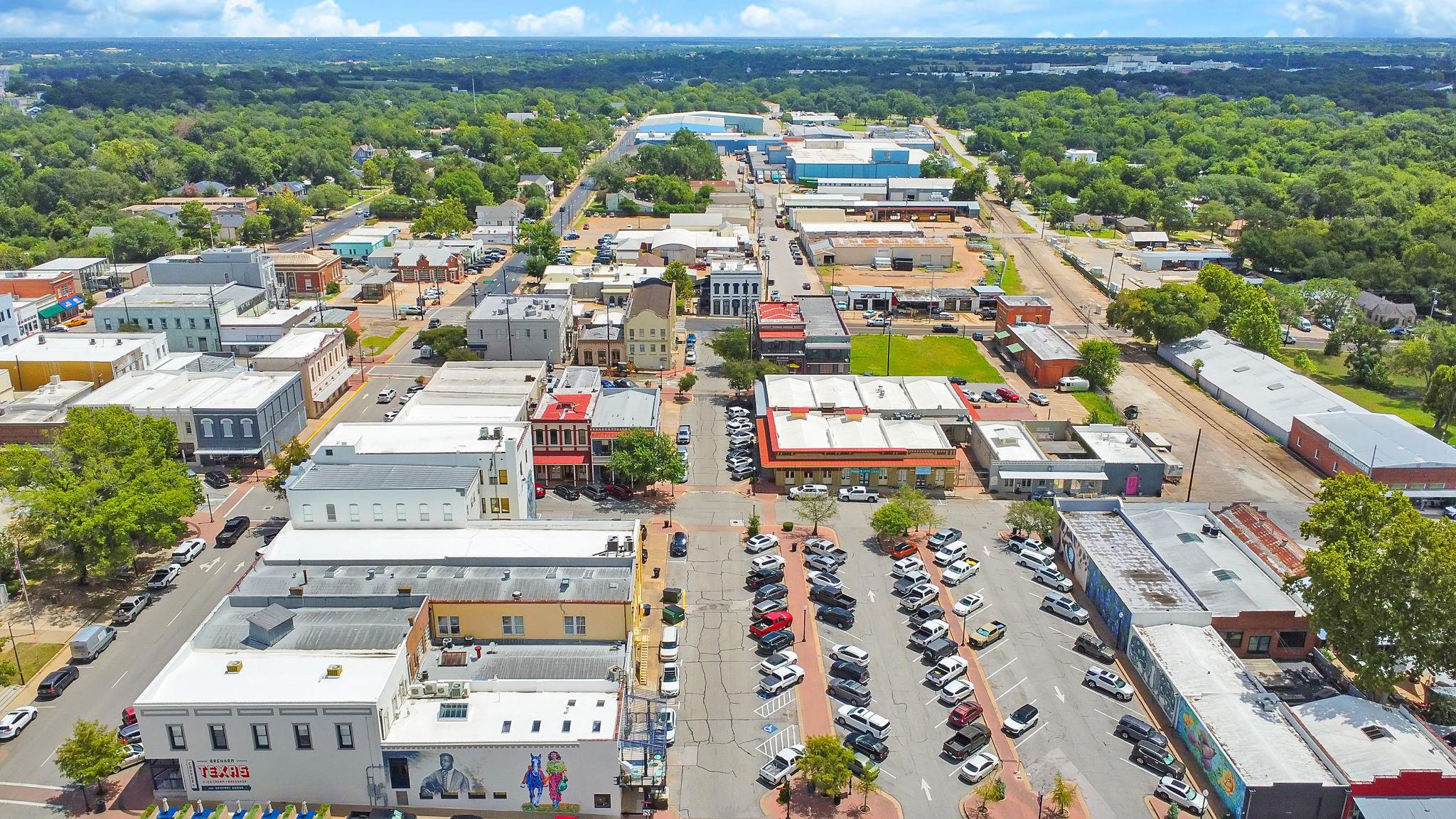 301 S Market St, Brenham, TX 77833