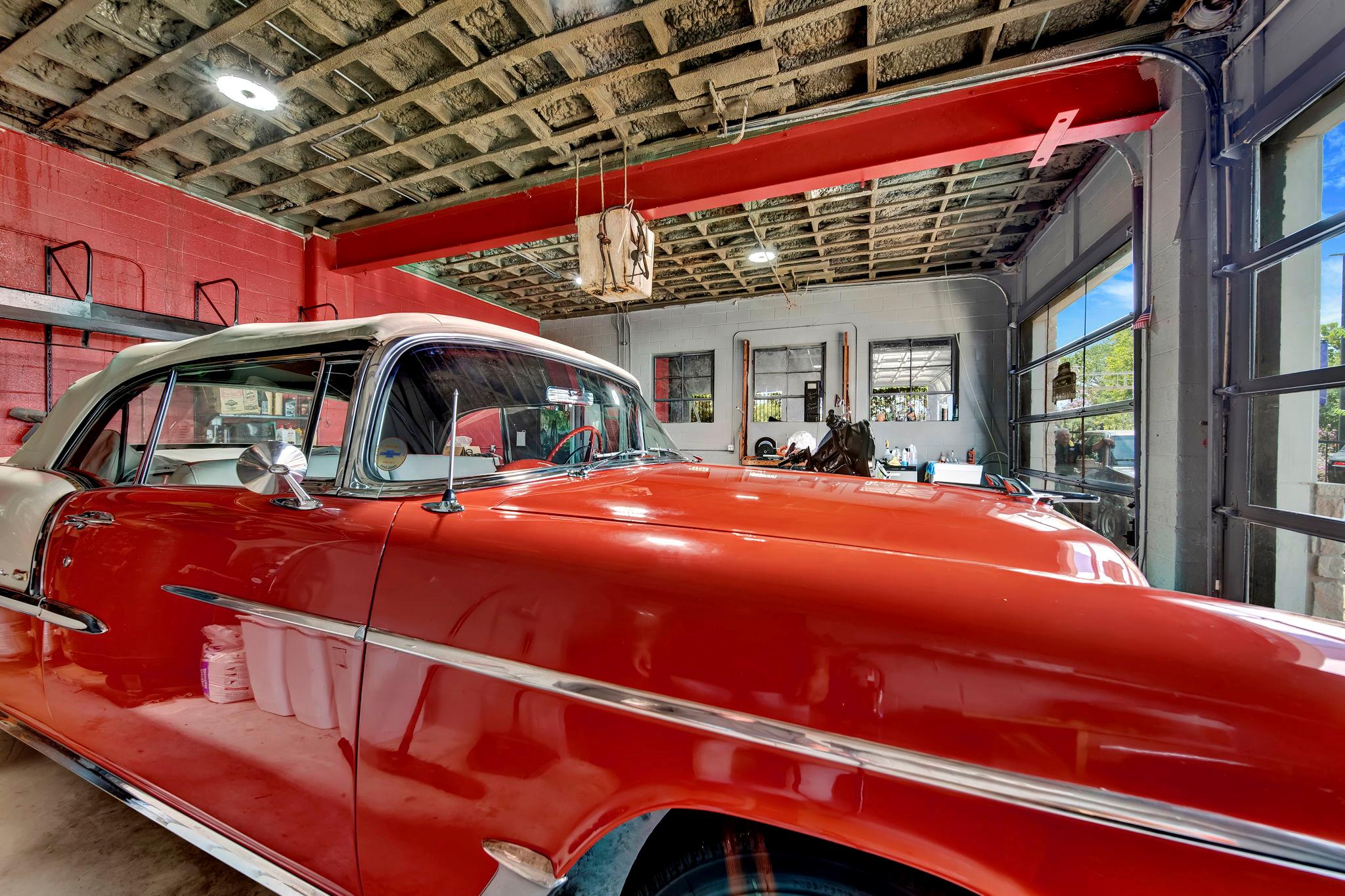 301 S Market St, Brenham, TX 77833