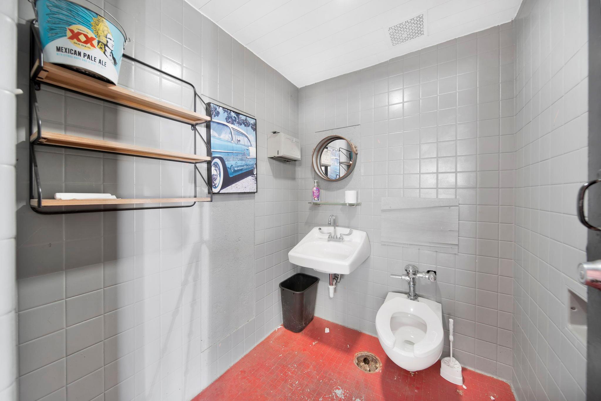 301 S Market St, Brenham, TX 77833