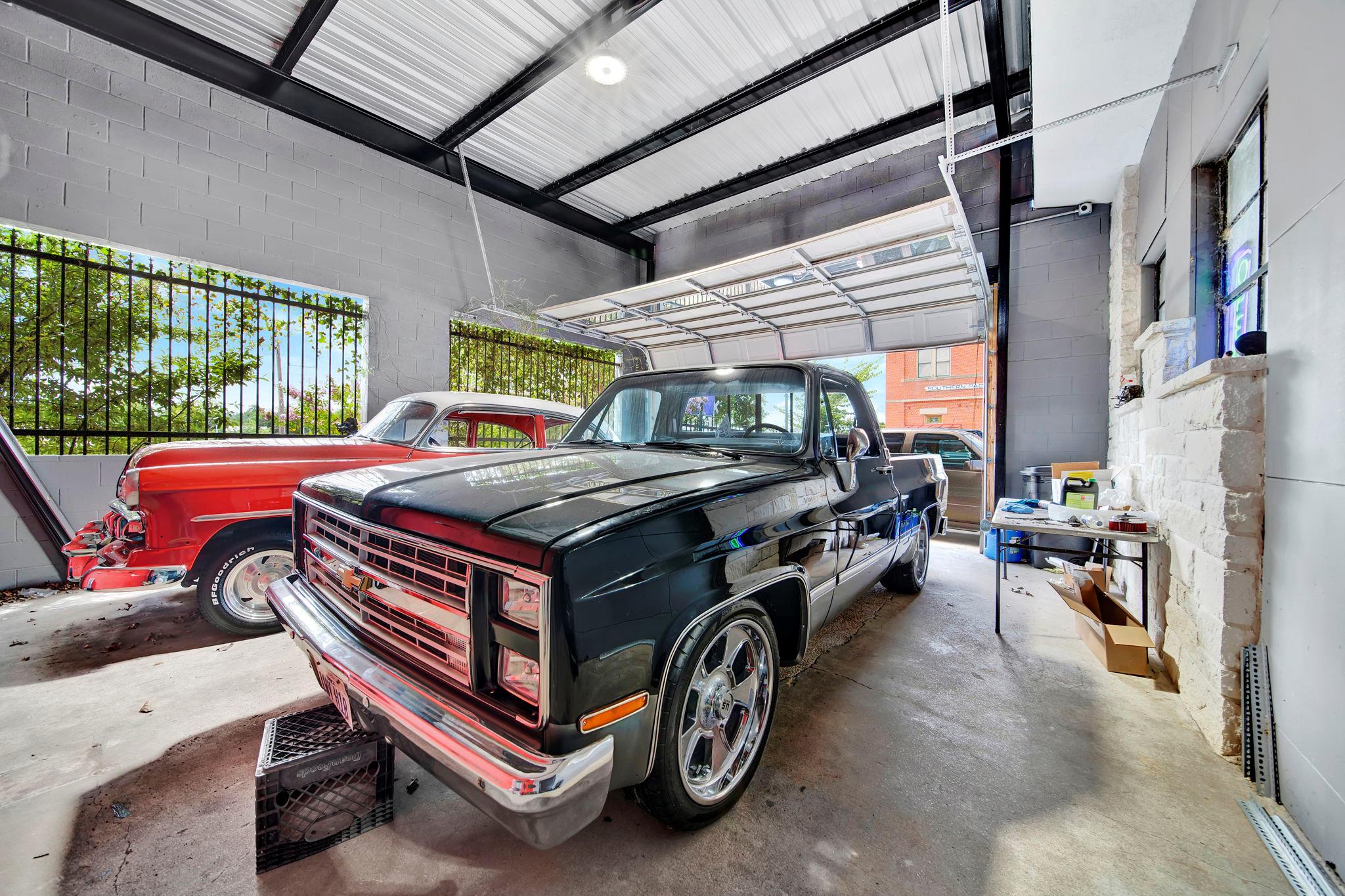 301 S Market St, Brenham, TX 77833