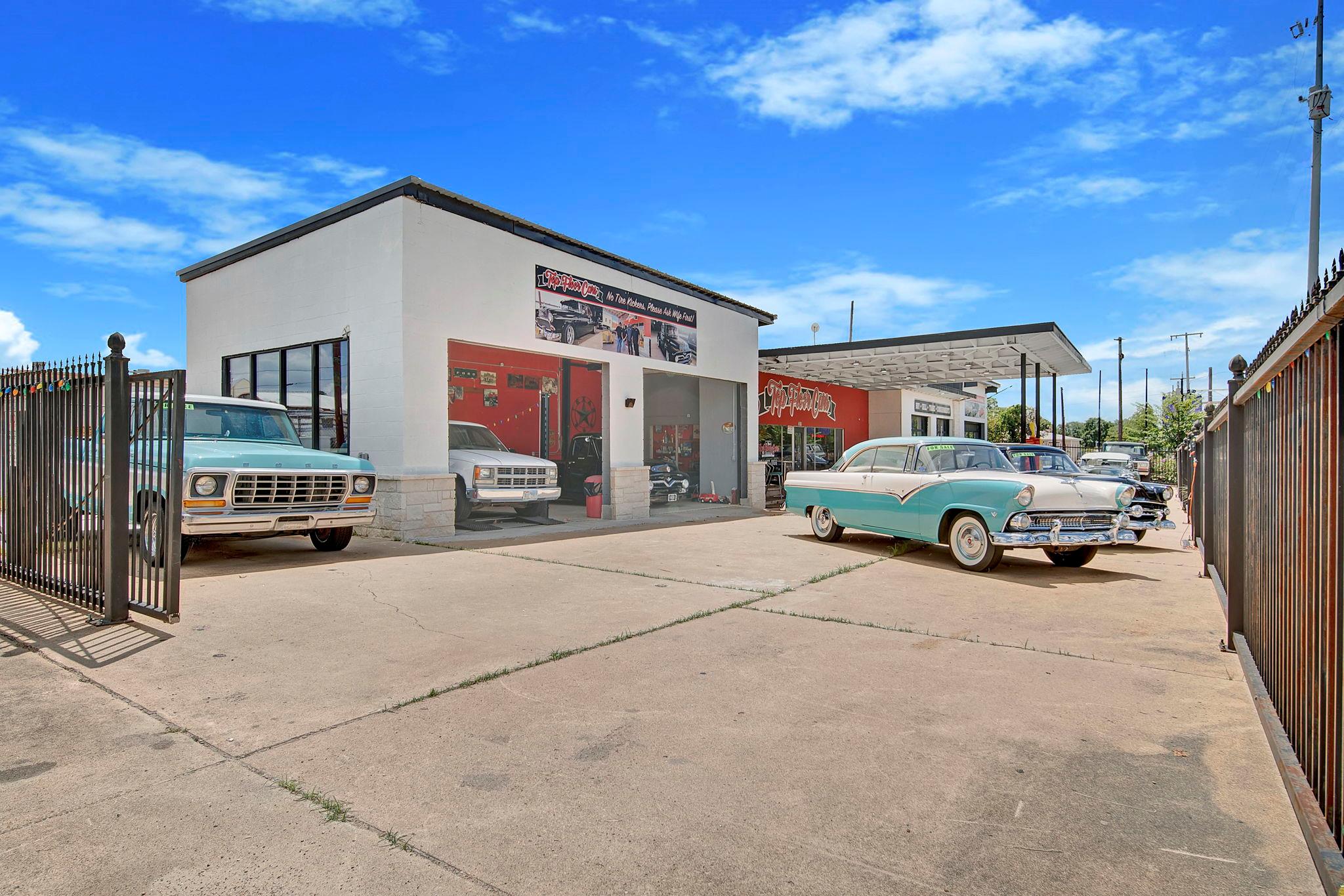 301 S Market St, Brenham, TX 77833