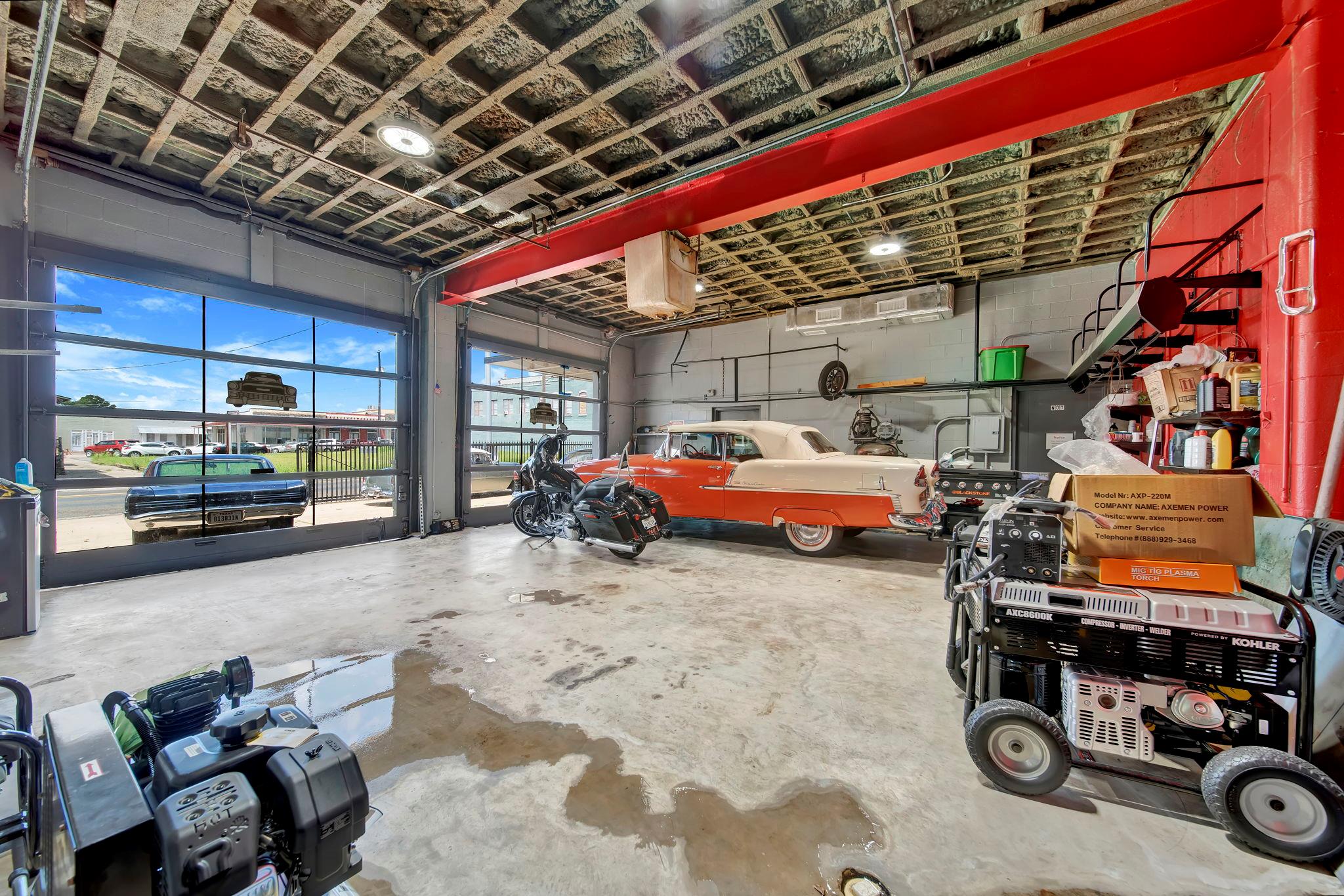 301 S Market St, Brenham, TX 77833