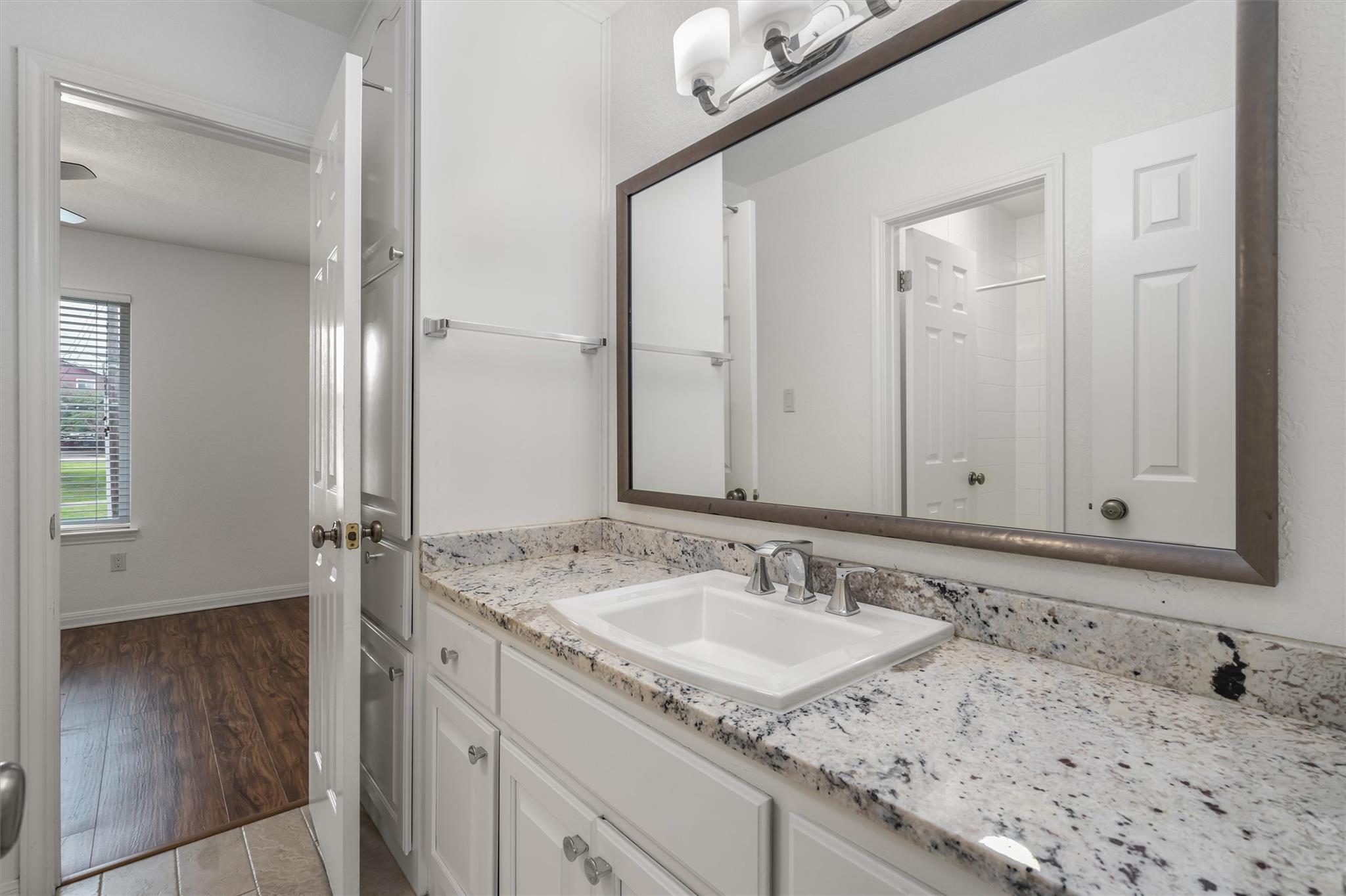 201 E 35th St # B, Austin, TX 78705