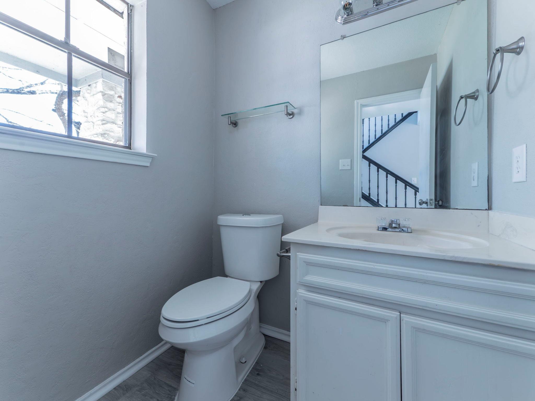 1807 Parkwood Dr, Leander, TX 78641