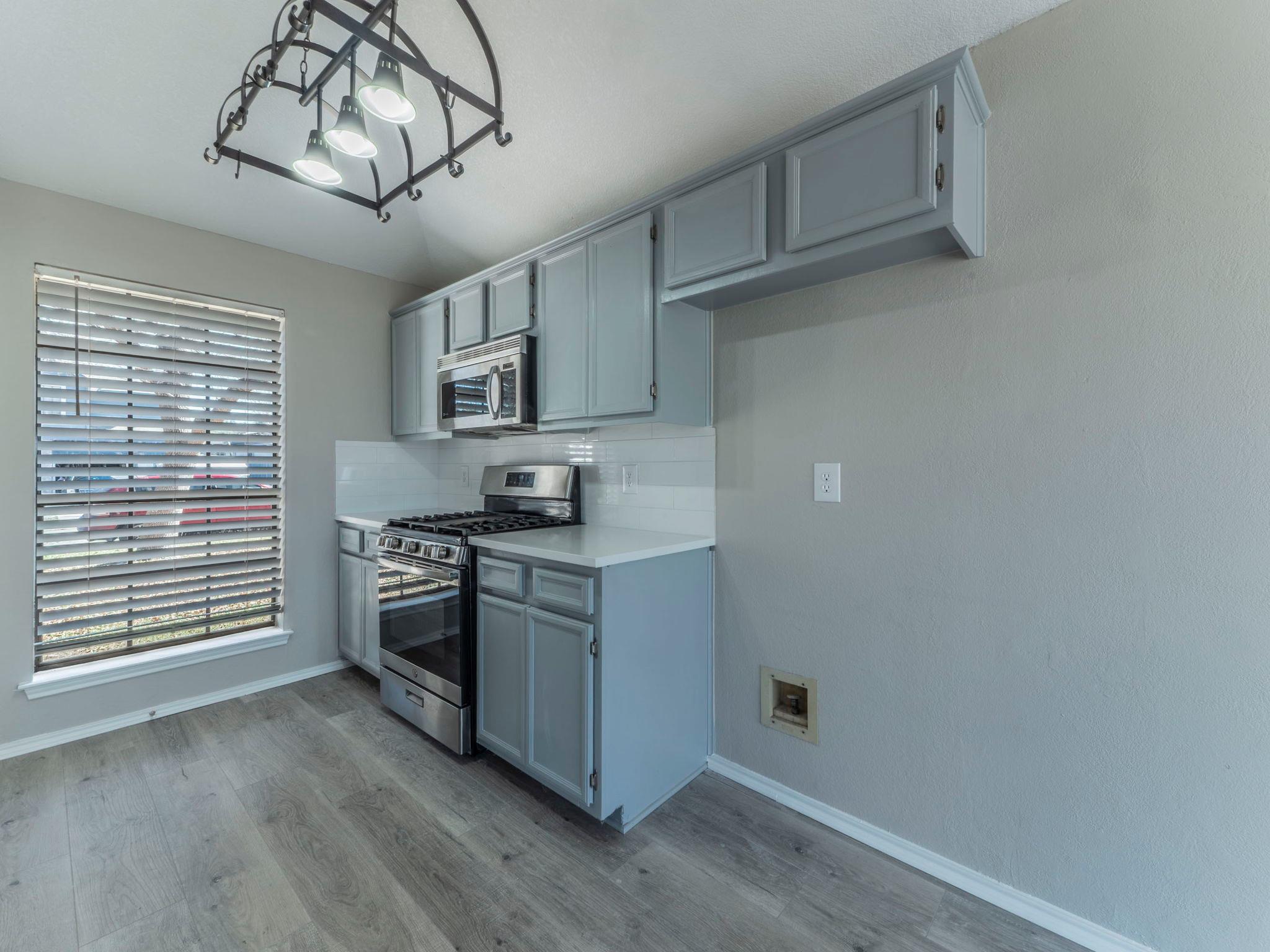 1807 Parkwood Dr, Leander, TX 78641