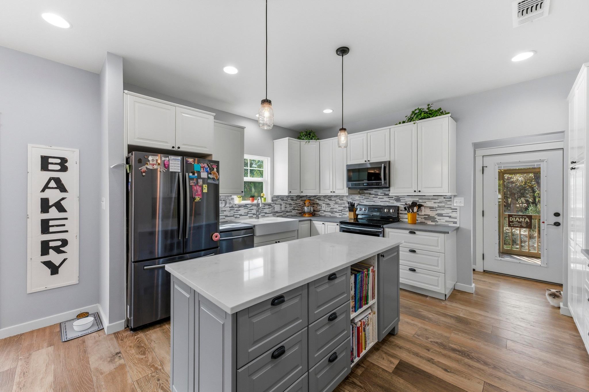 655 Cascade Trl, San Marcos, TX 78666