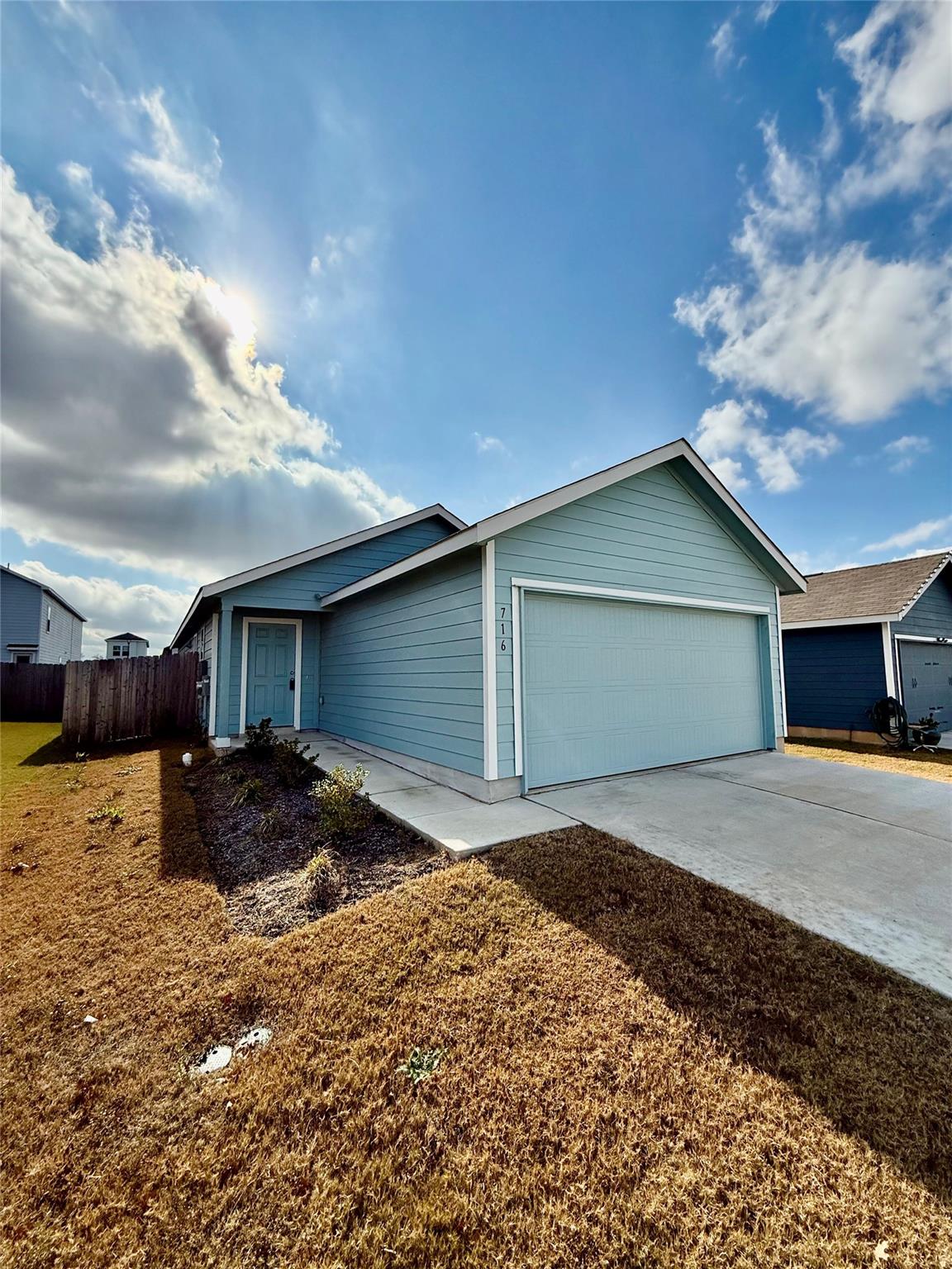 716 Commander Abbott Dr, Jarrell, TX 76537