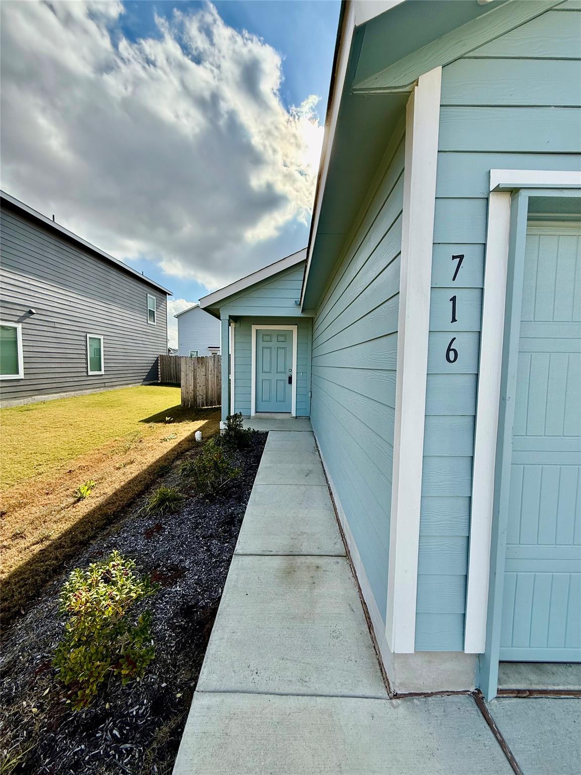 716 Commander Abbott Dr, Jarrell, TX 76537