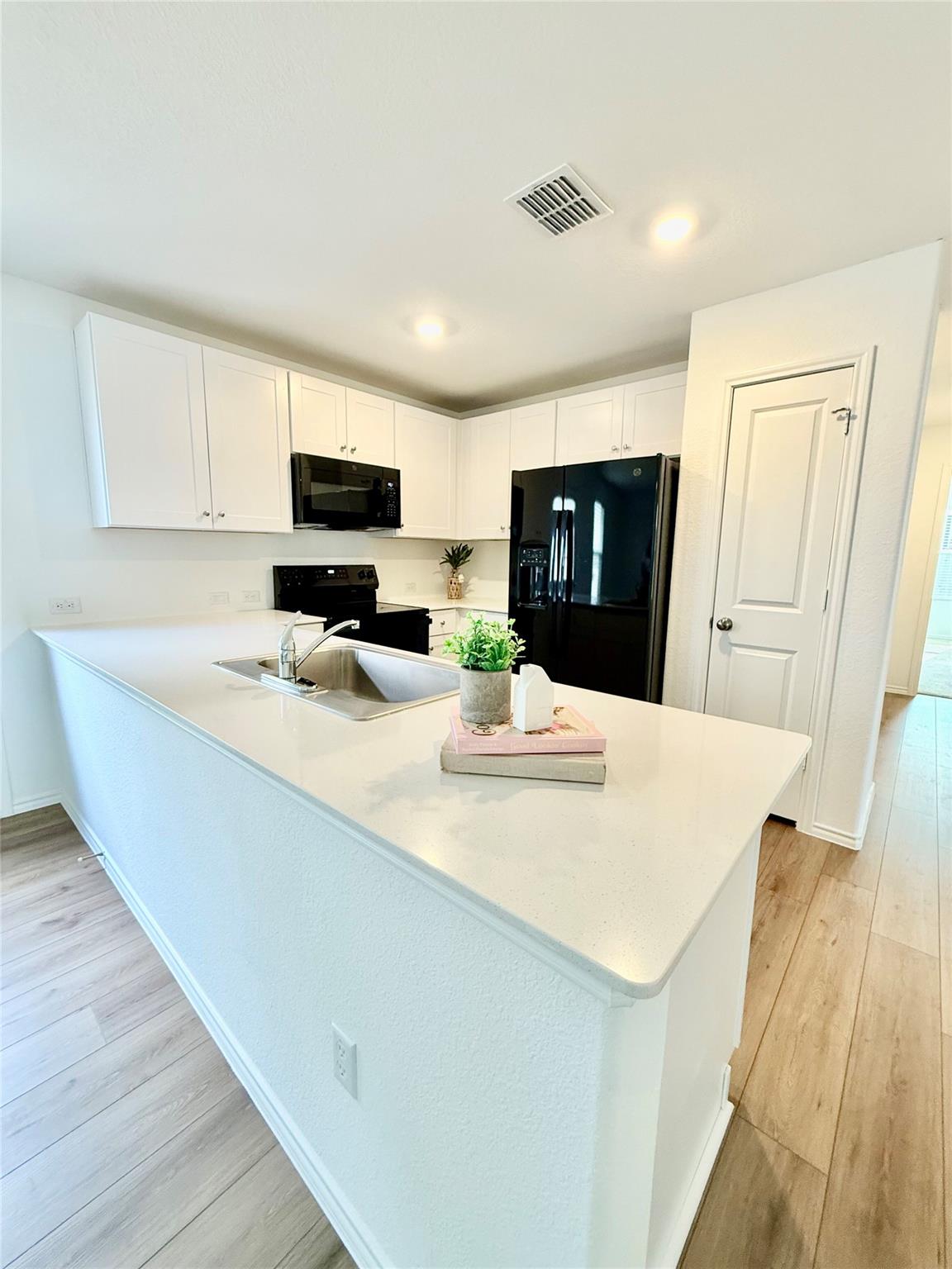 716 Commander Abbott Dr, Jarrell, TX 76537