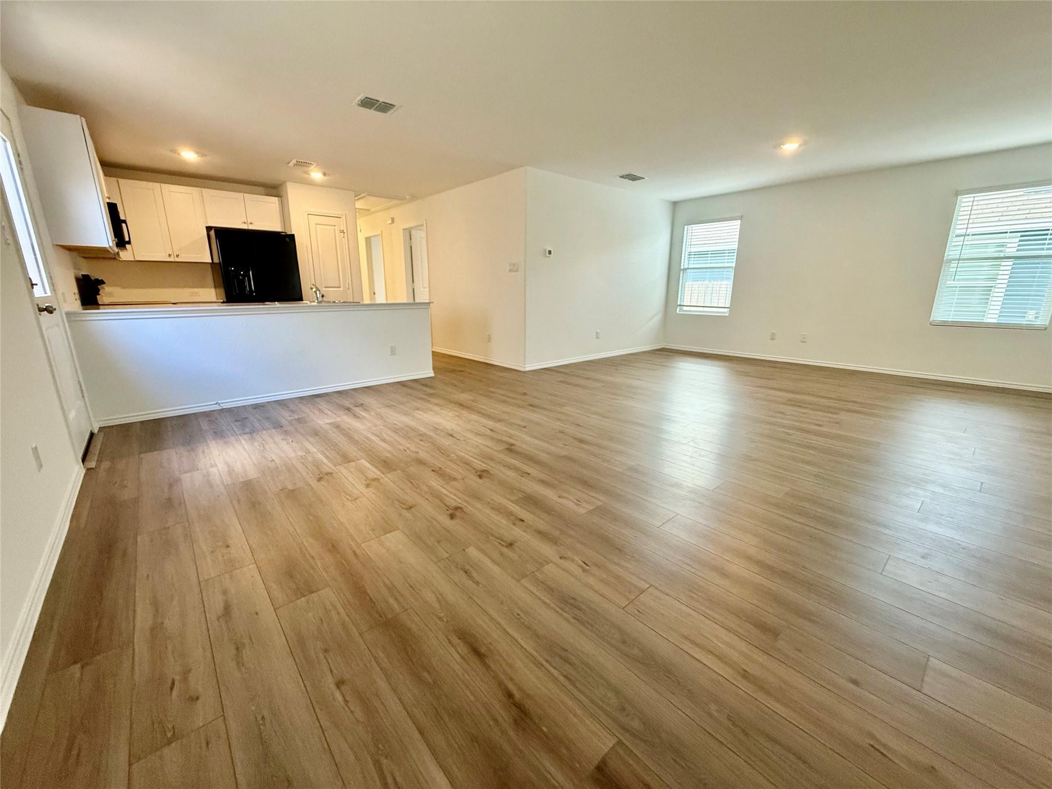 716 Commander Abbott Dr, Jarrell, TX 76537