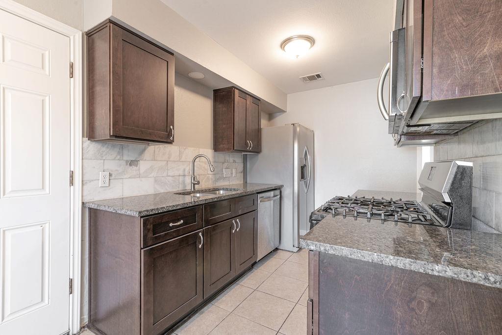 1810 Nicole Cir # B, Round Rock, TX 78664