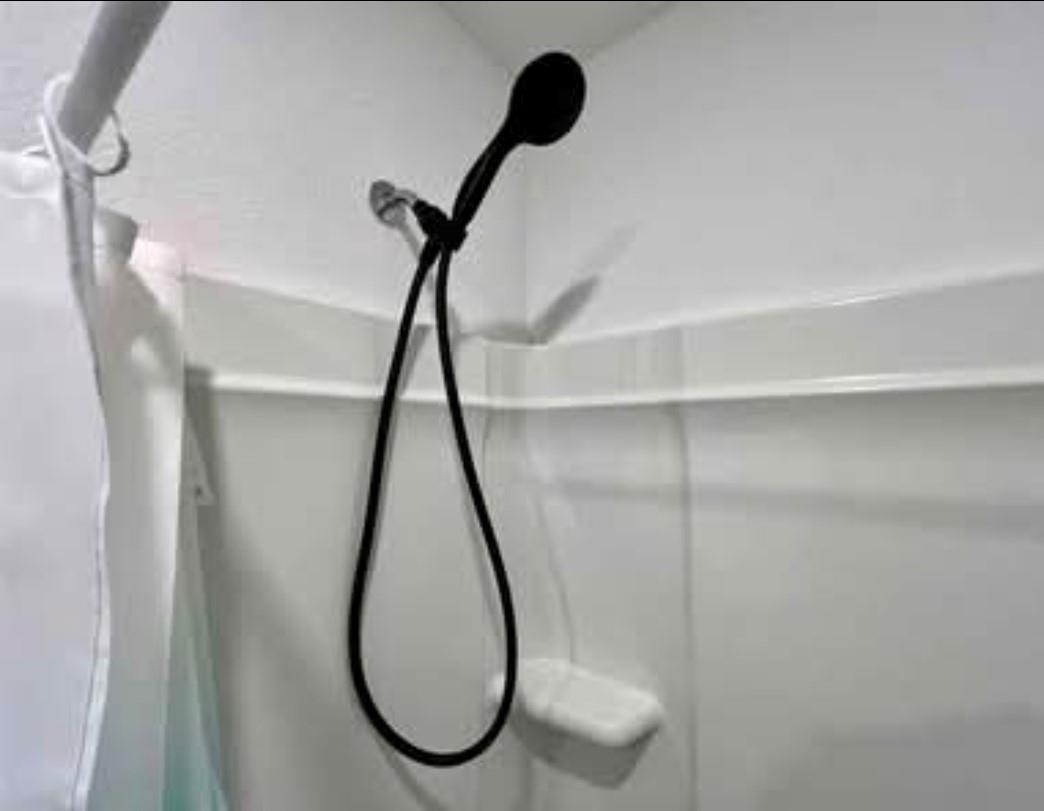 420 Halfmoon Dr, Lockhart, TX 78644