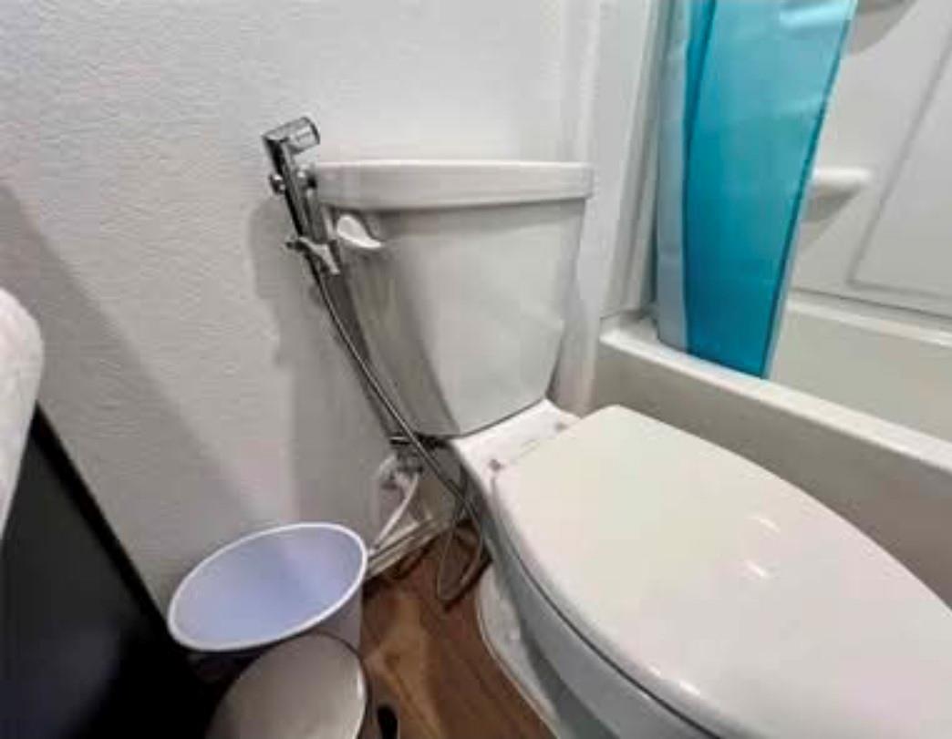 420 Halfmoon Dr, Lockhart, TX 78644