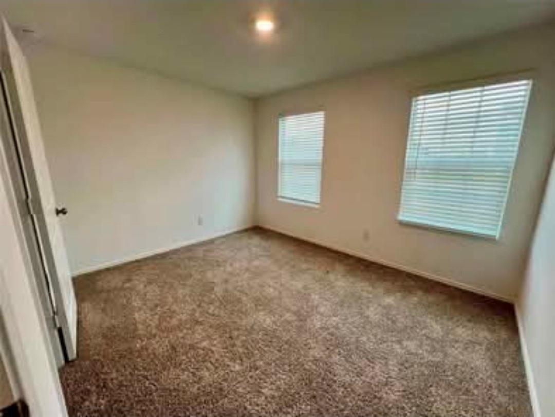 420 Halfmoon Dr, Lockhart, TX 78644