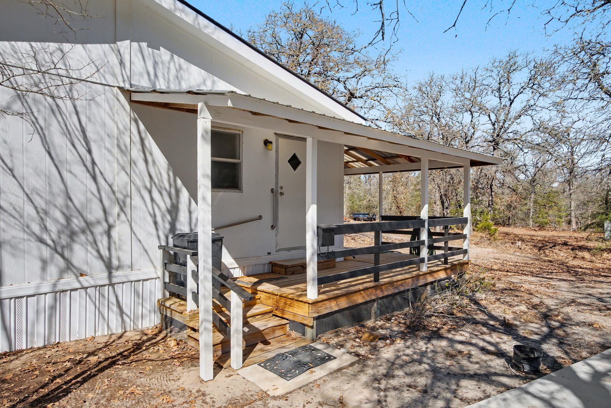 182 Wayside Ct, Elgin, TX 78621