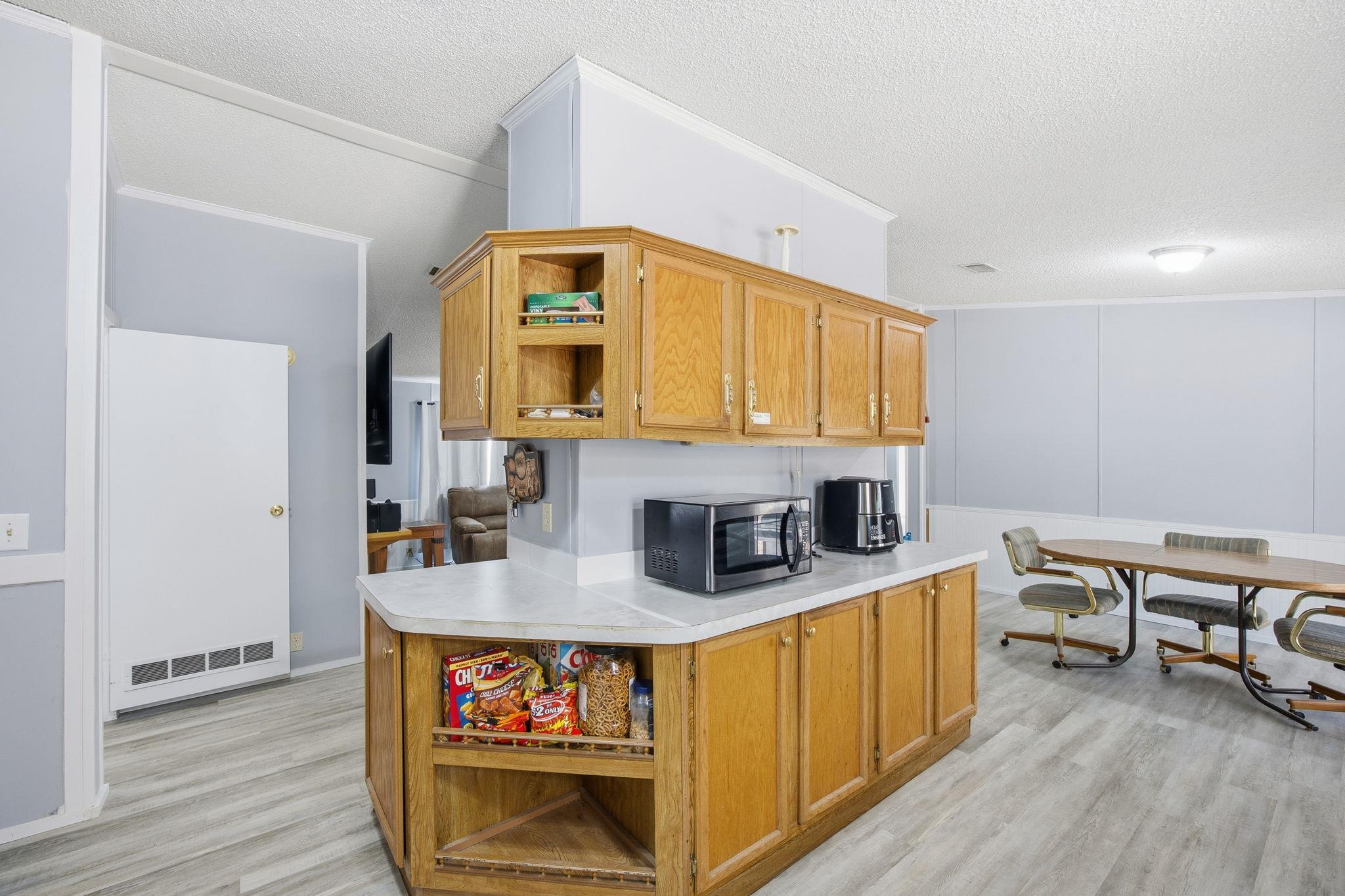 182 Wayside Ct, Elgin, TX 78621