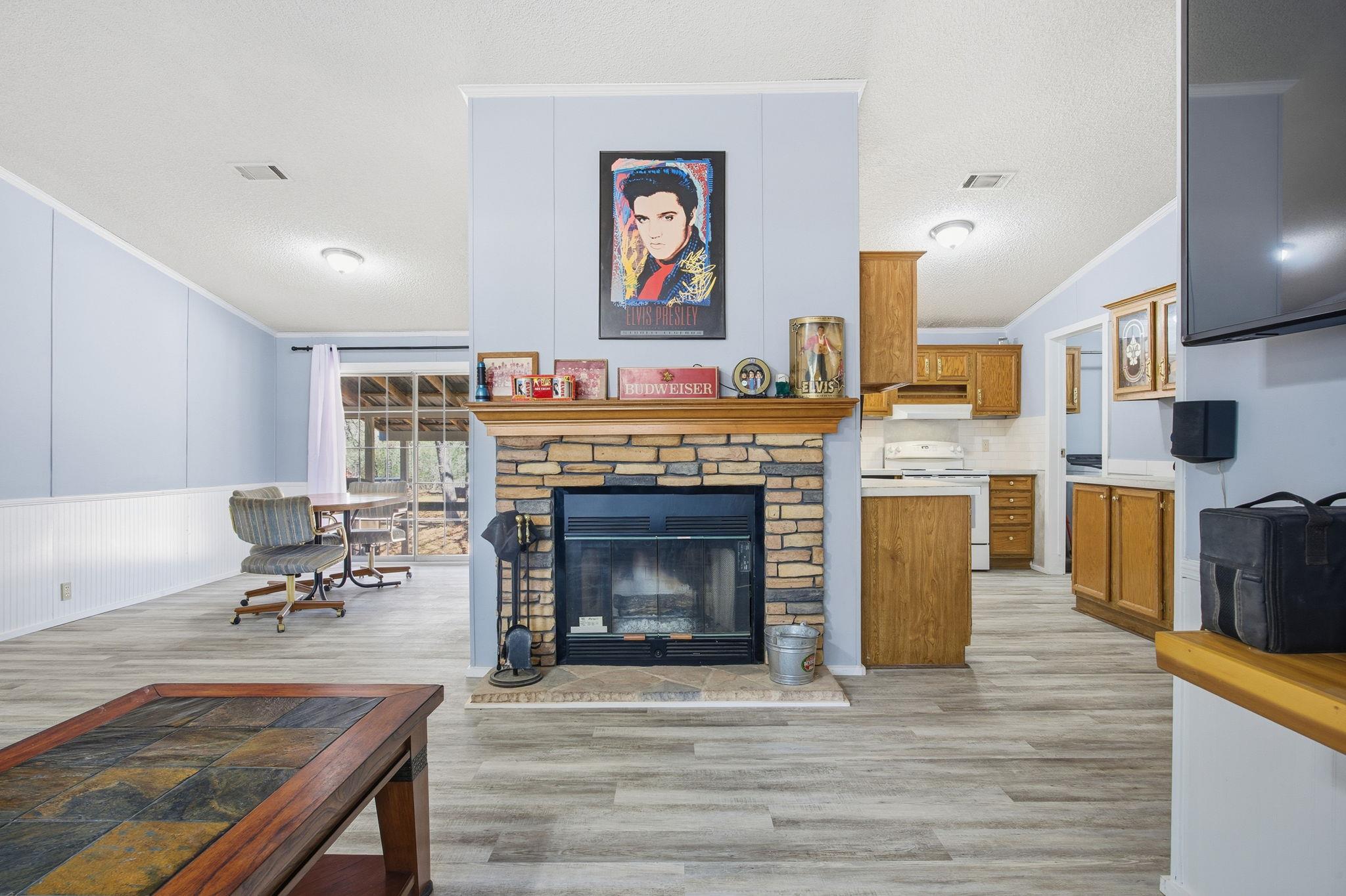 182 Wayside Ct, Elgin, TX 78621