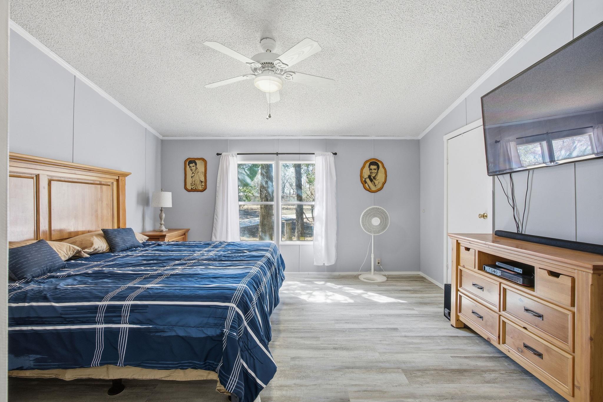 182 Wayside Ct, Elgin, TX 78621