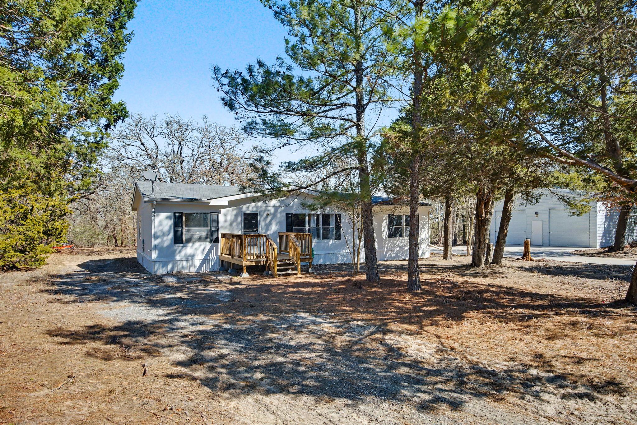 182 Wayside Ct, Elgin, TX 78621