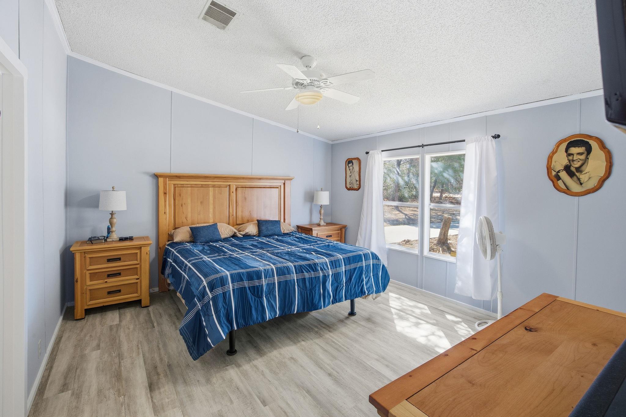 182 Wayside Ct, Elgin, TX 78621