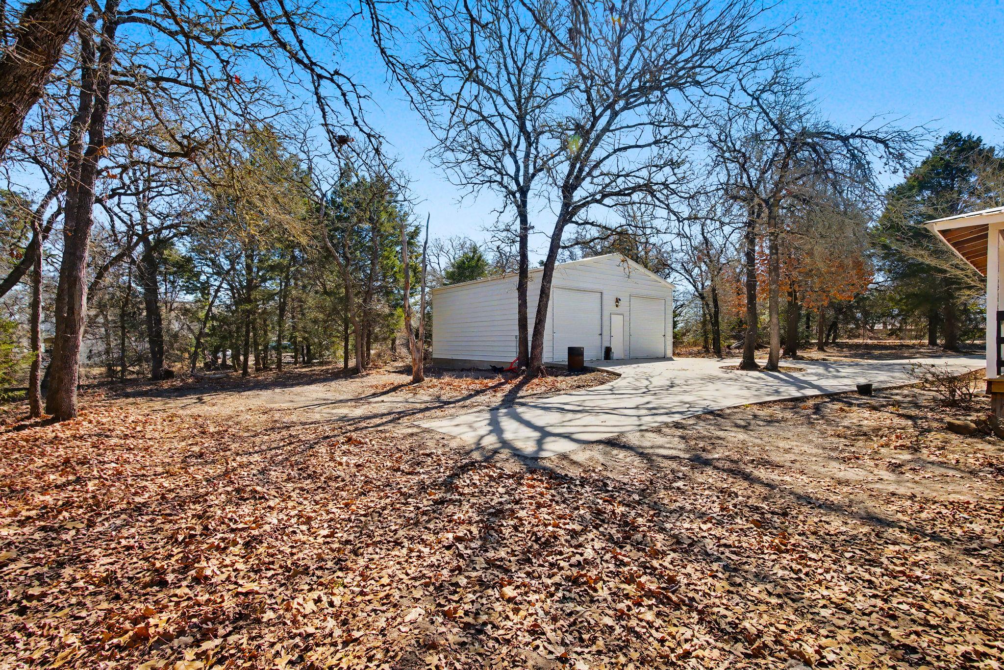 182 Wayside Ct, Elgin, TX 78621