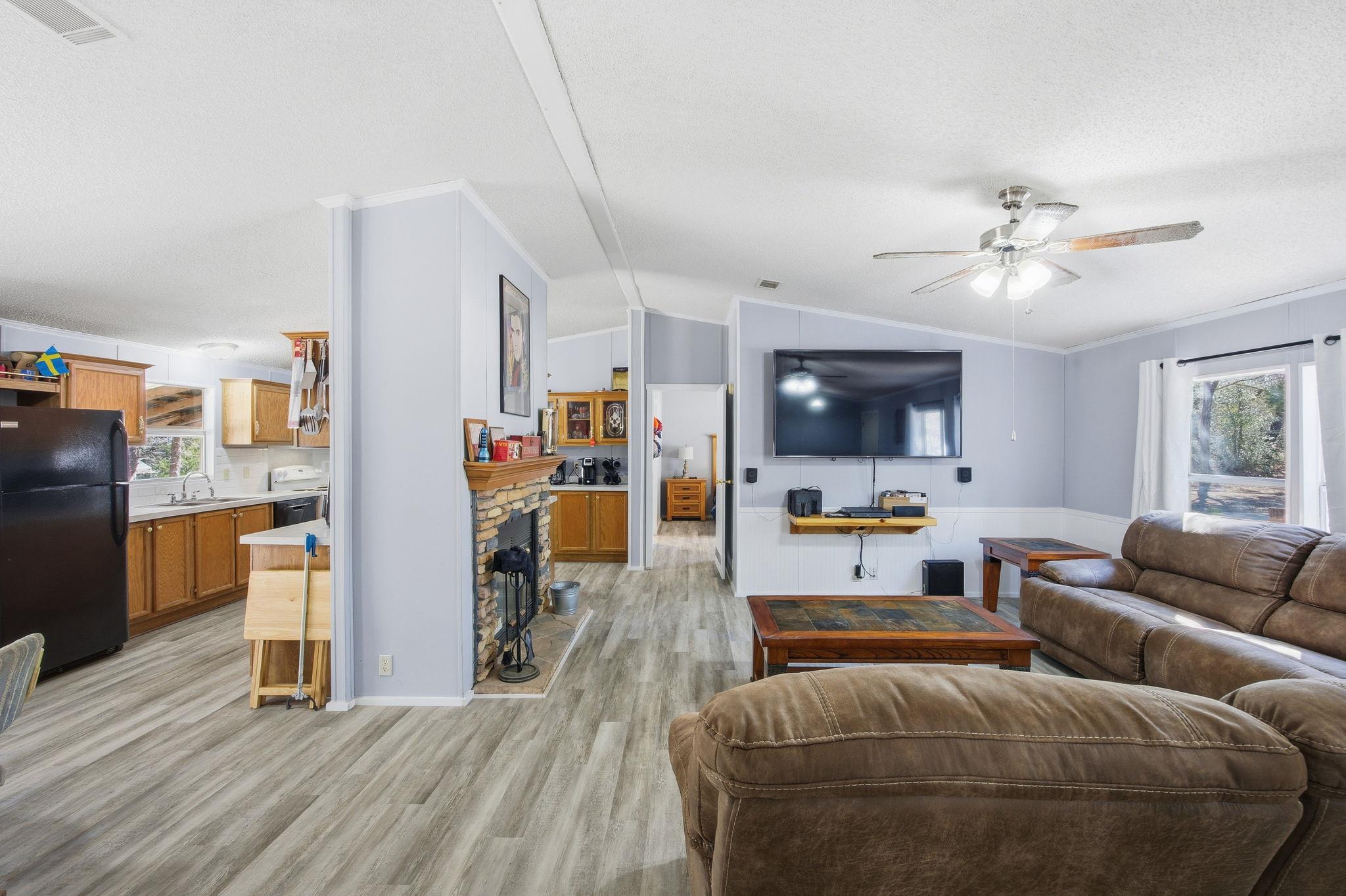 182 Wayside Ct, Elgin, TX 78621