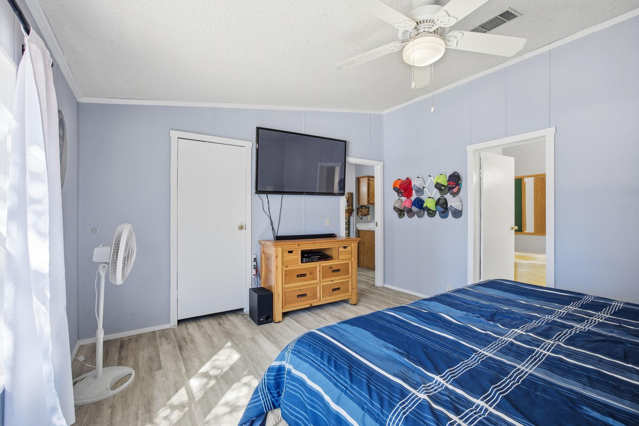 182 Wayside Ct, Elgin, TX 78621