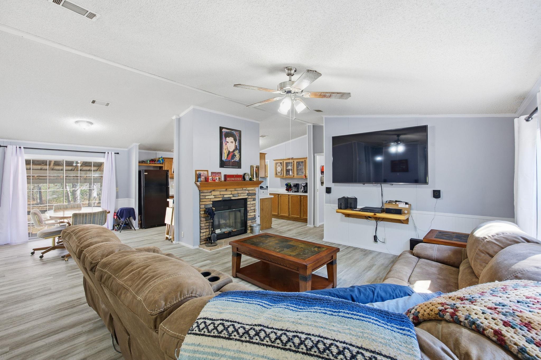 182 Wayside Ct, Elgin, TX 78621