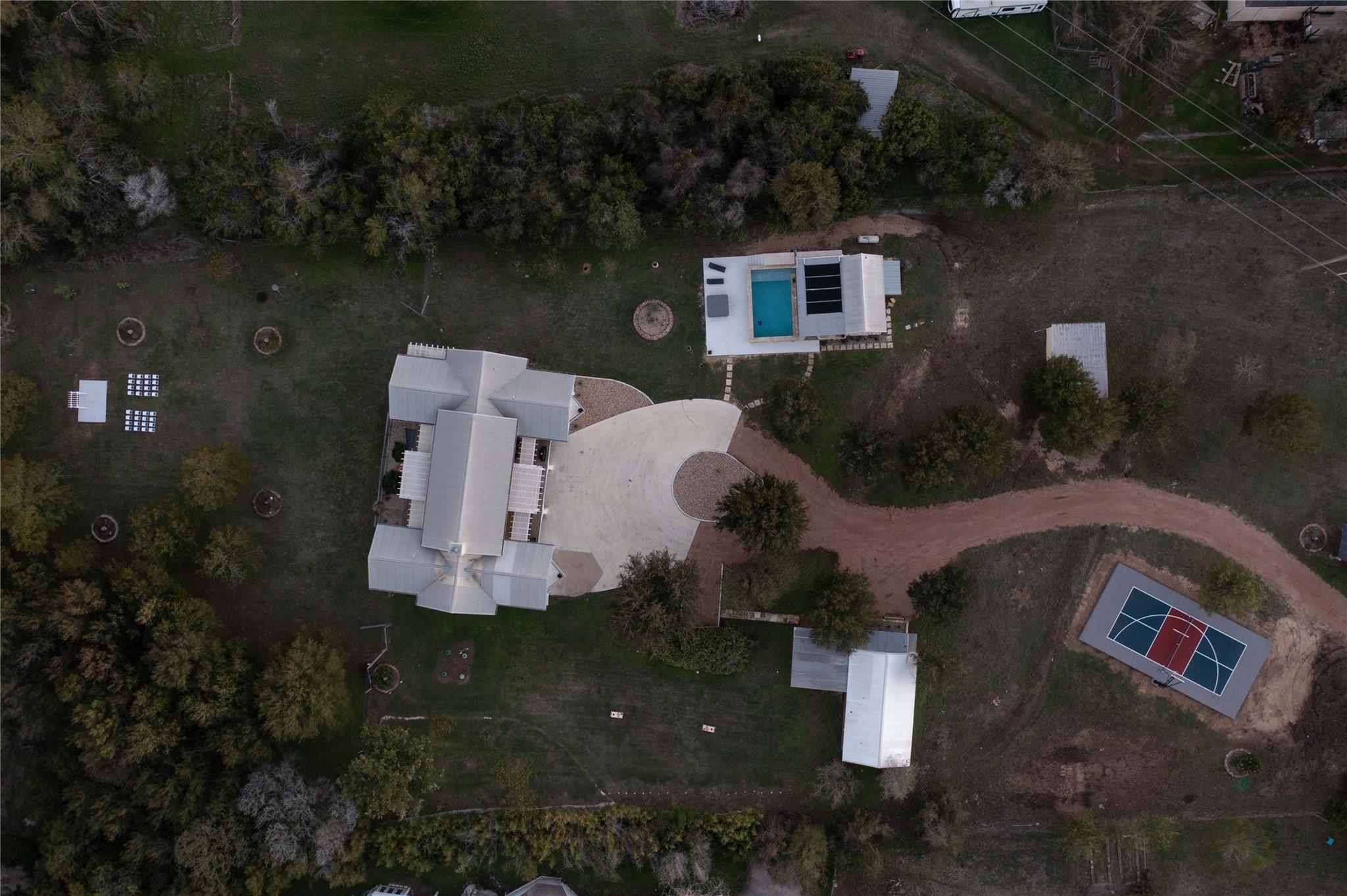 609 S Creekwood Dr, Driftwood, TX 78619