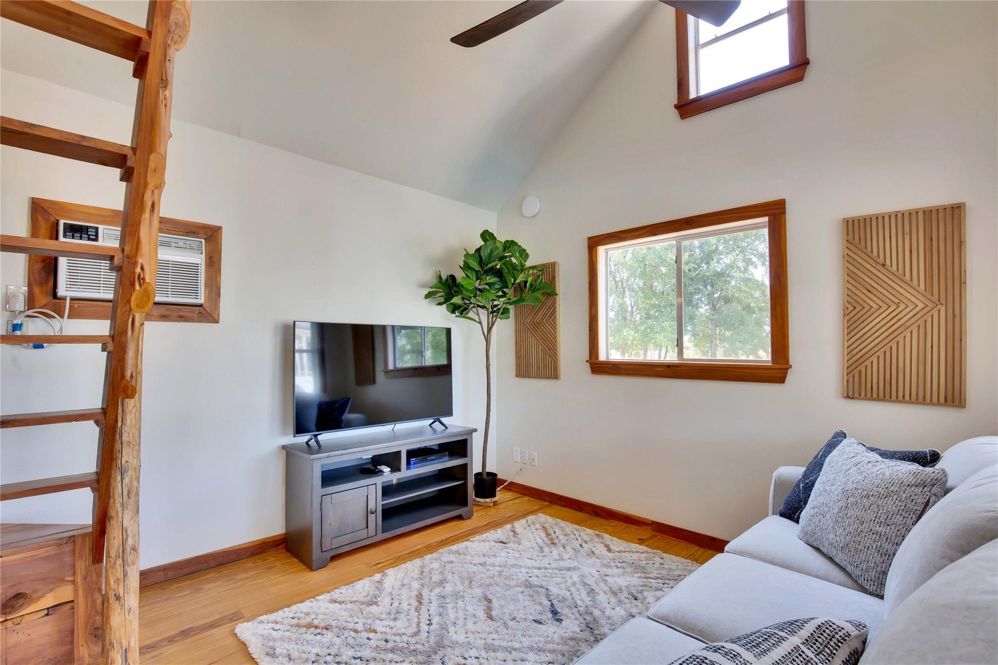 609 S Creekwood Dr, Driftwood, TX 78619