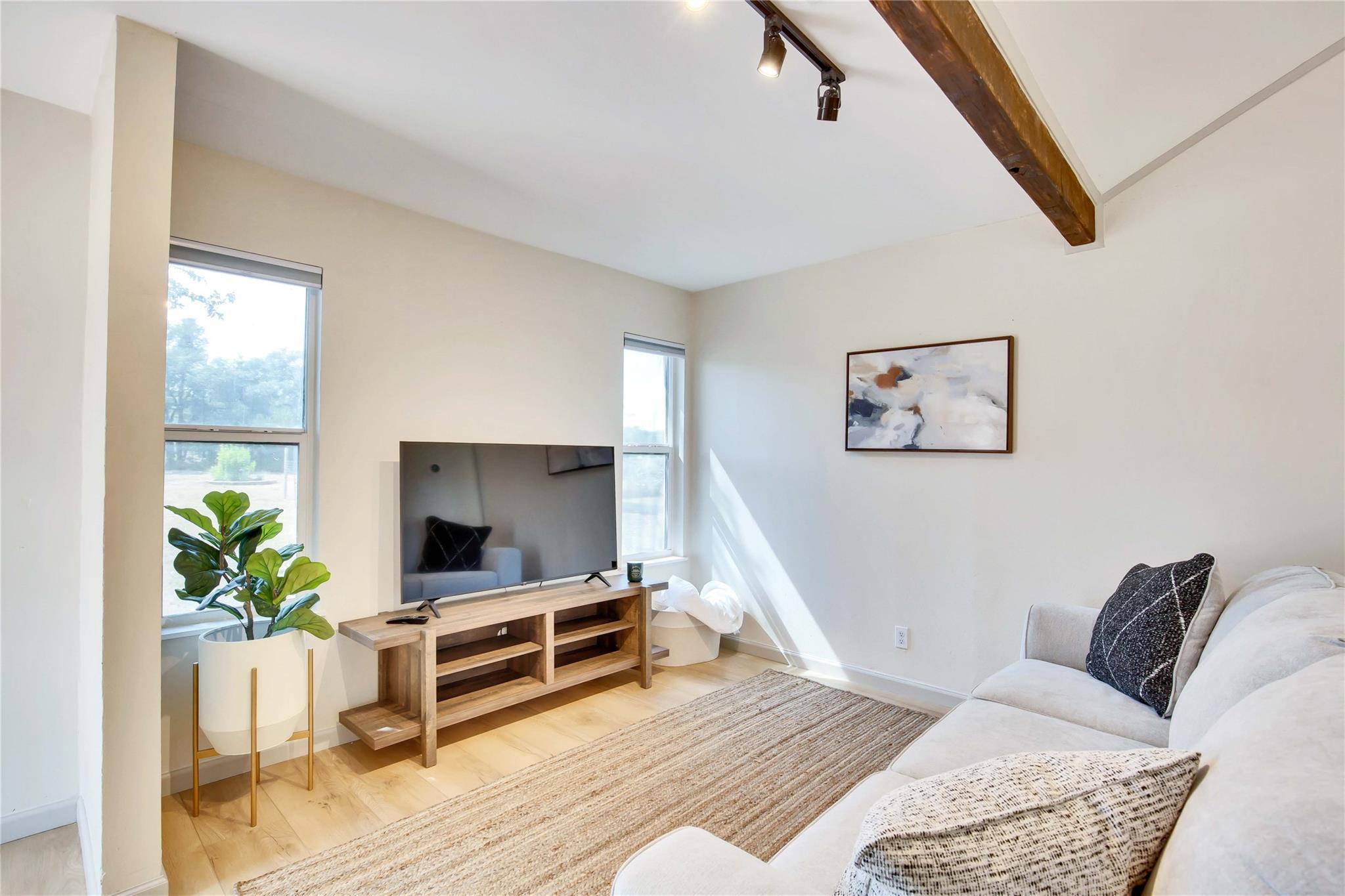 609 S Creekwood Dr, Driftwood, TX 78619