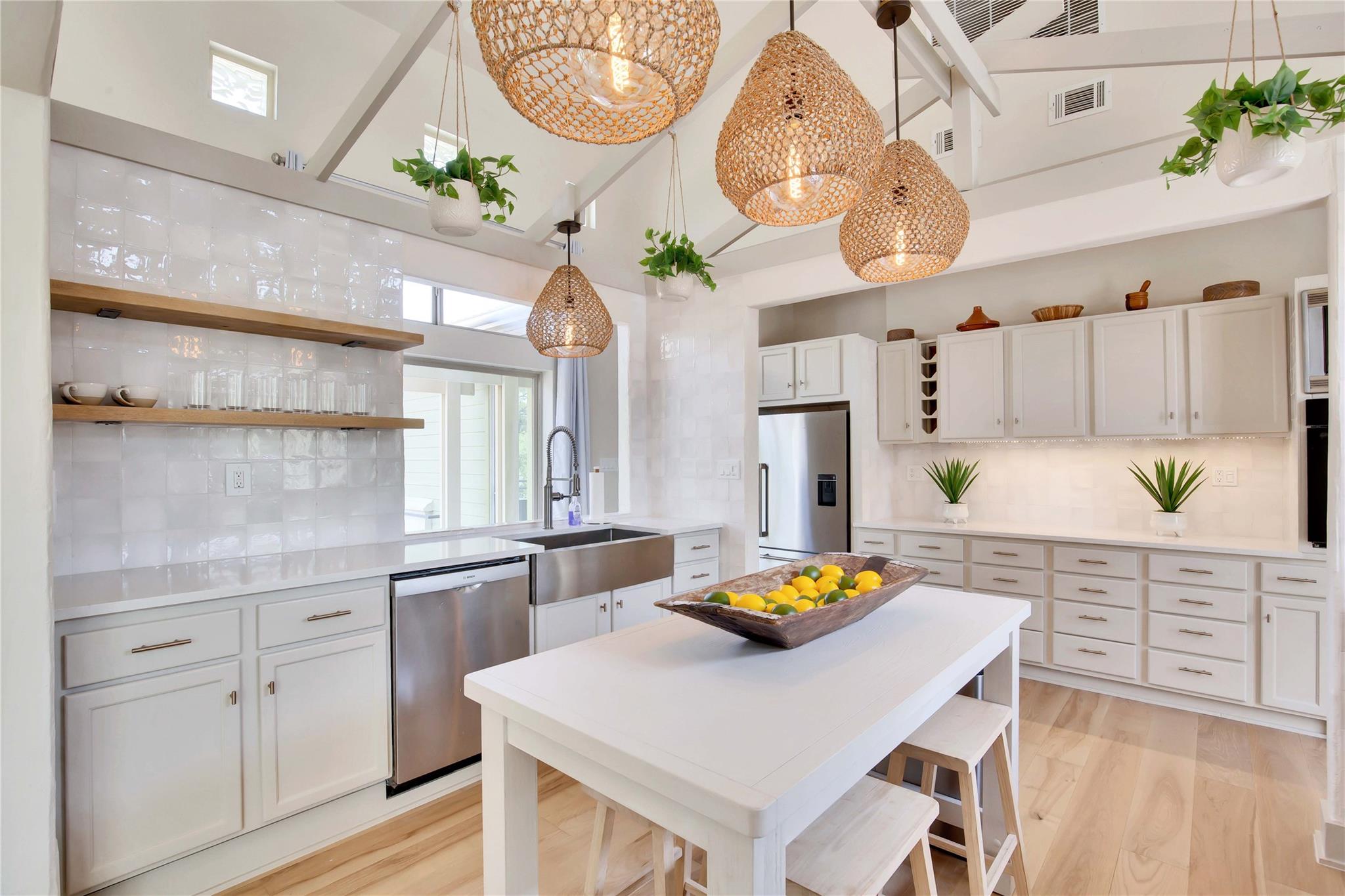 609 S Creekwood Dr, Driftwood, TX 78619