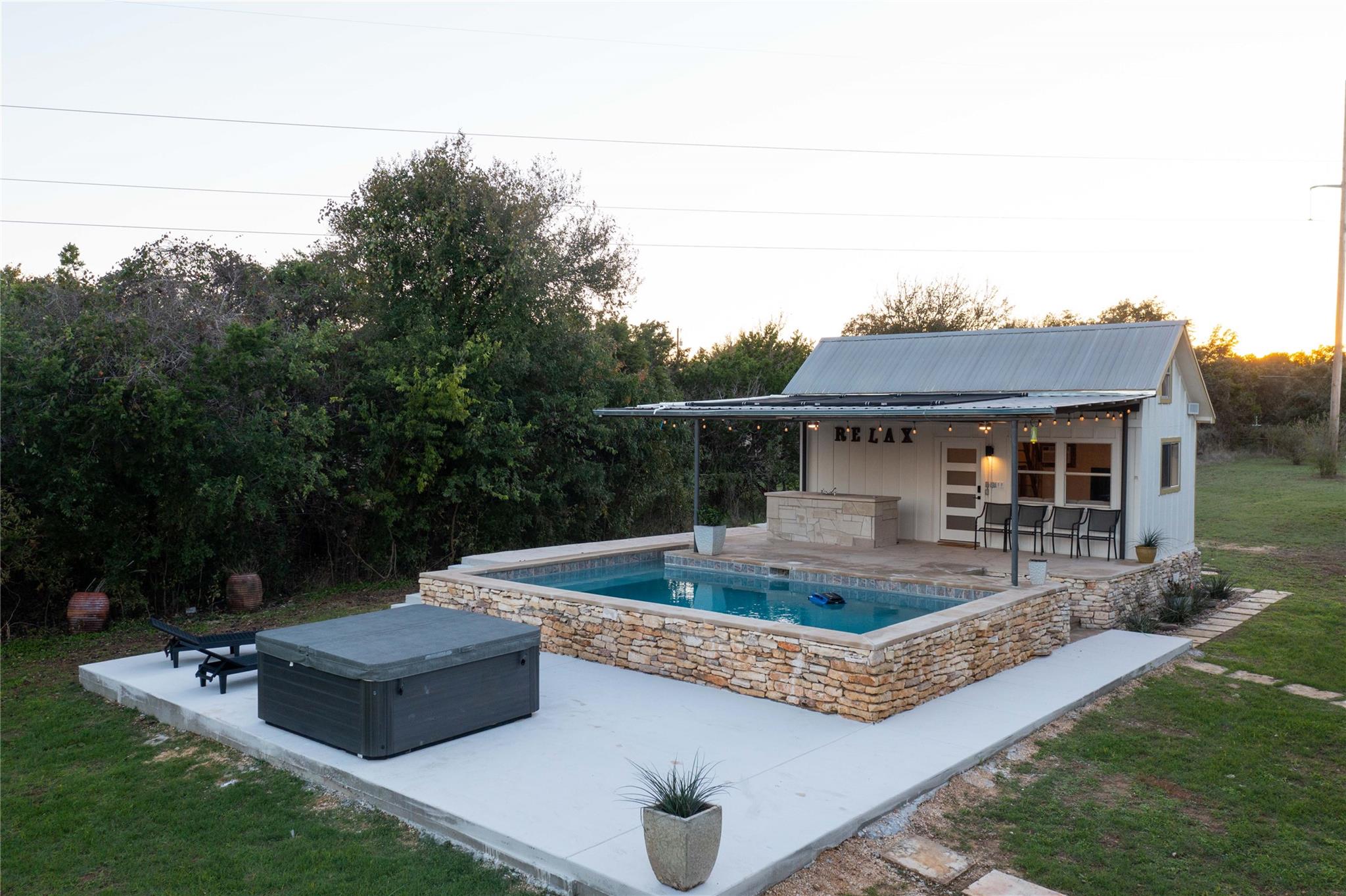 609 S Creekwood Dr, Driftwood, TX 78619